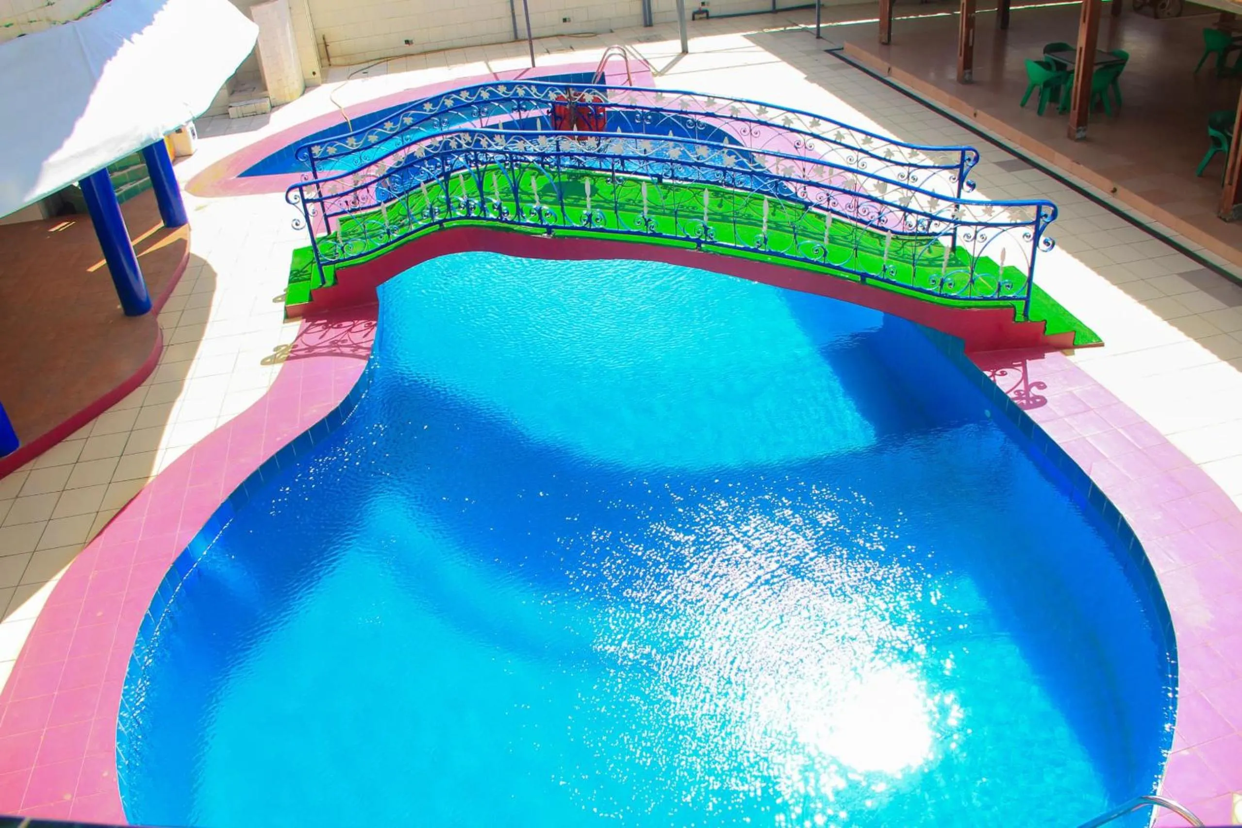 Swimming pool in New Green Horse Hotel