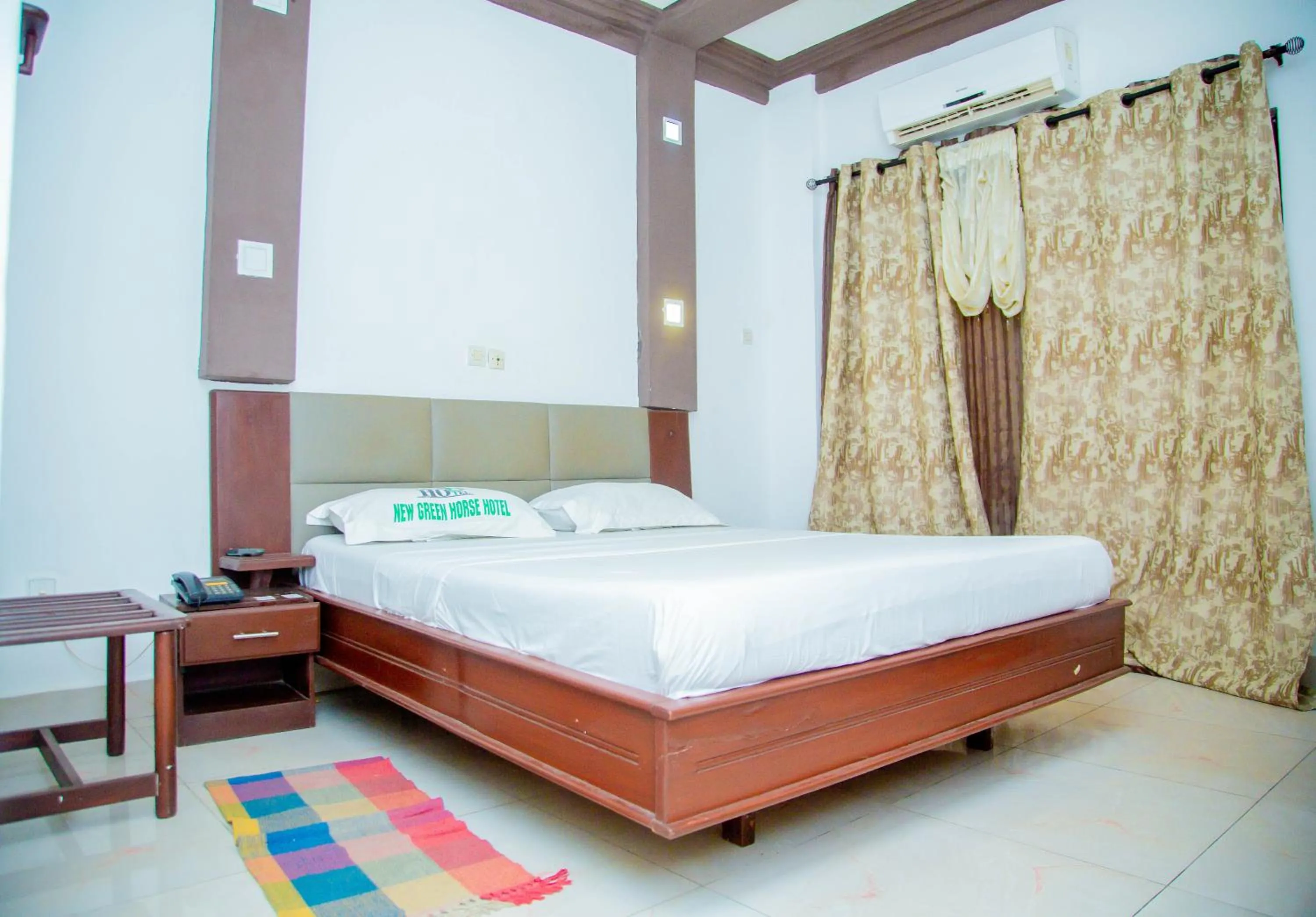 Bedroom, Bed in New Green Horse Hotel