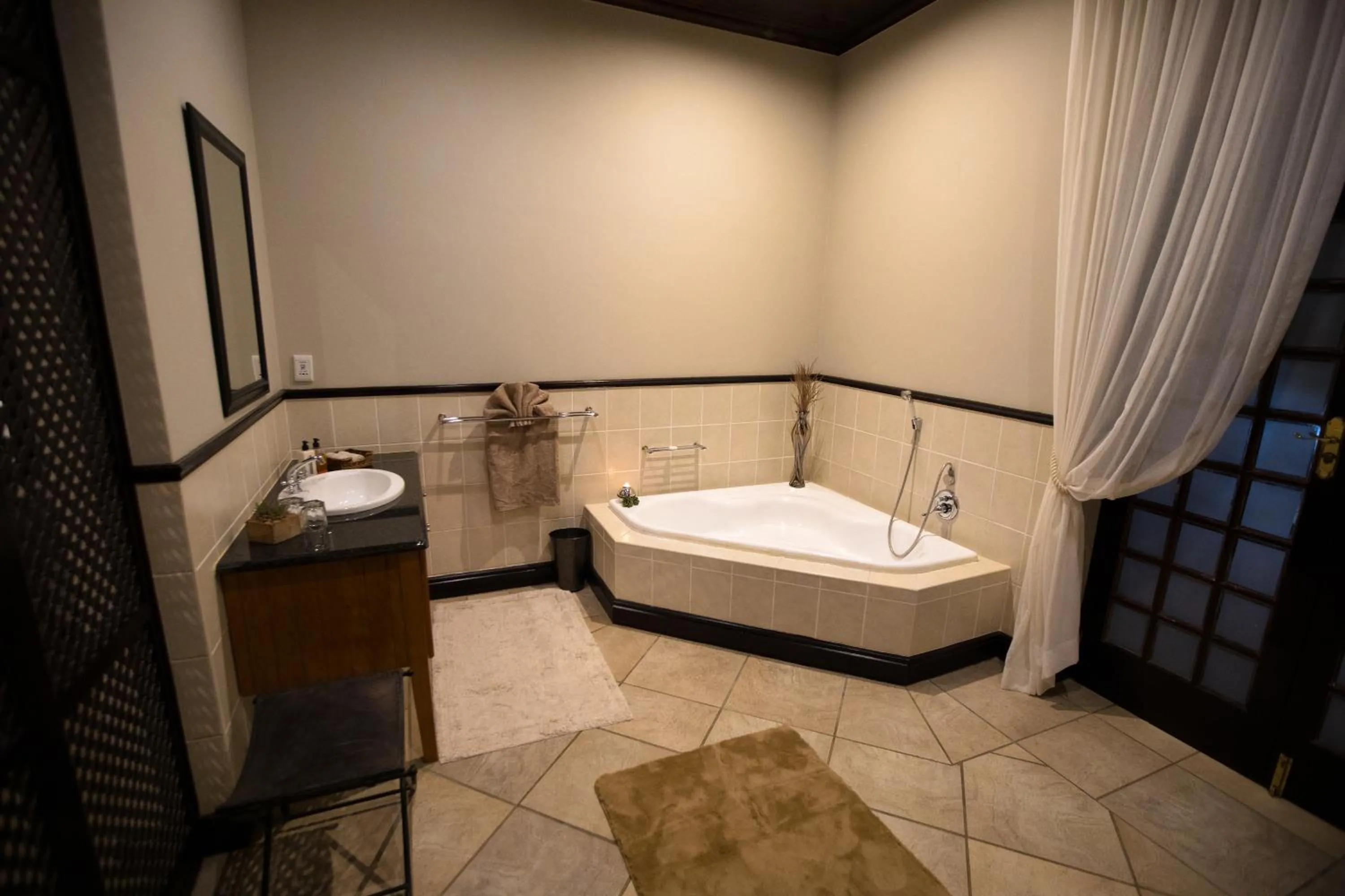 Bathroom, Bed in Swartberg Private Game Lodge
