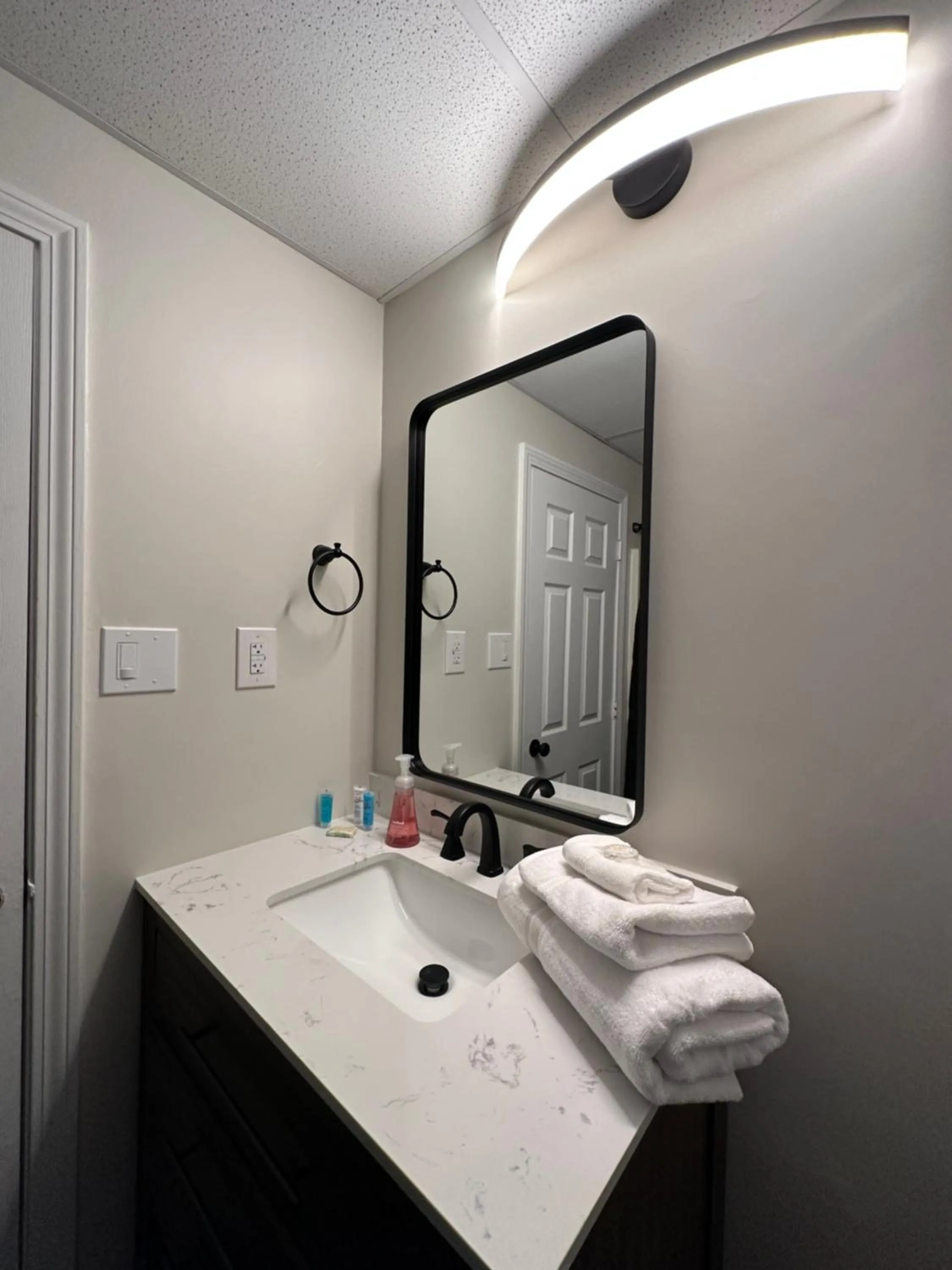 Bathroom in Green Harbor Hotel