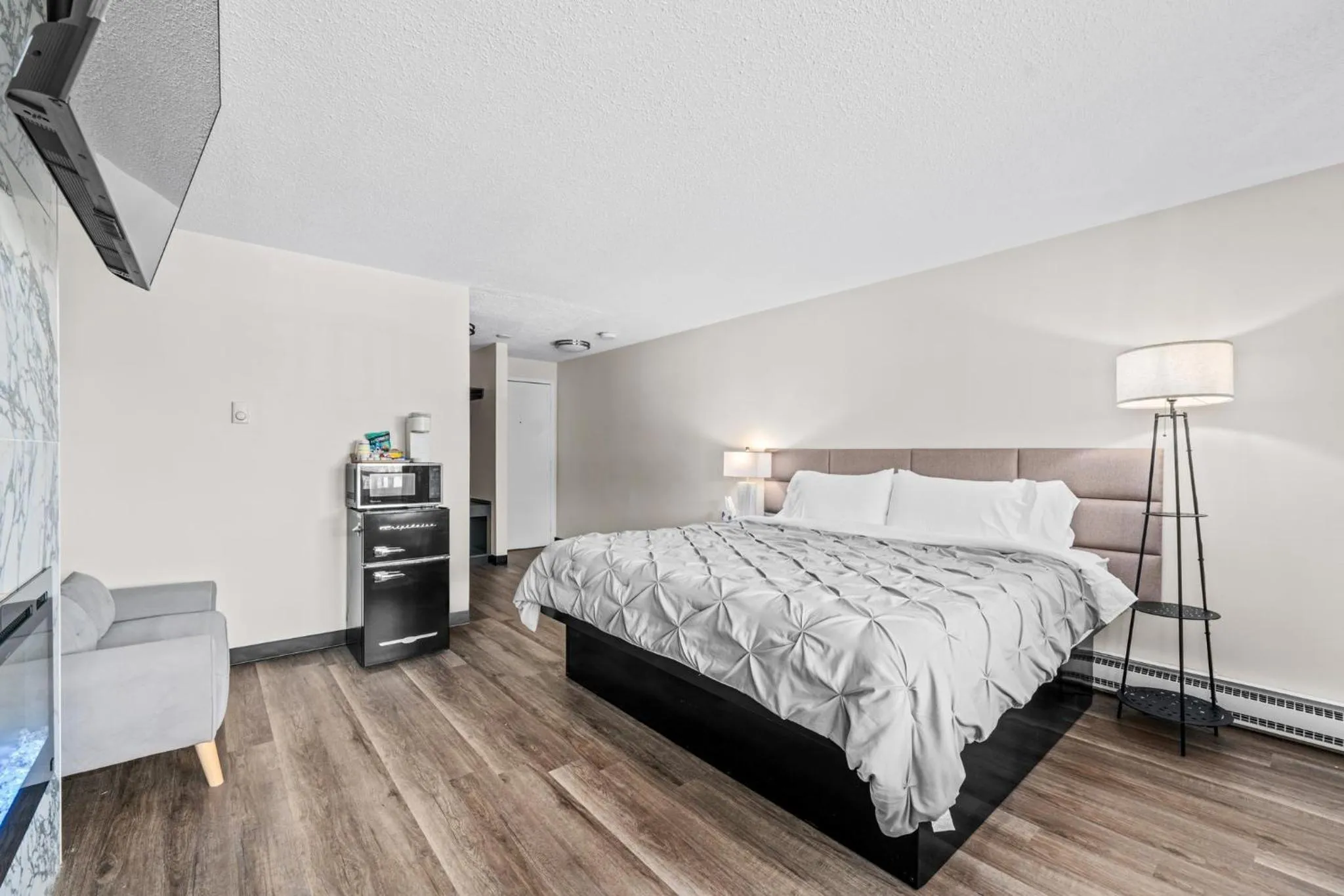 Bed in Green Harbor Hotel