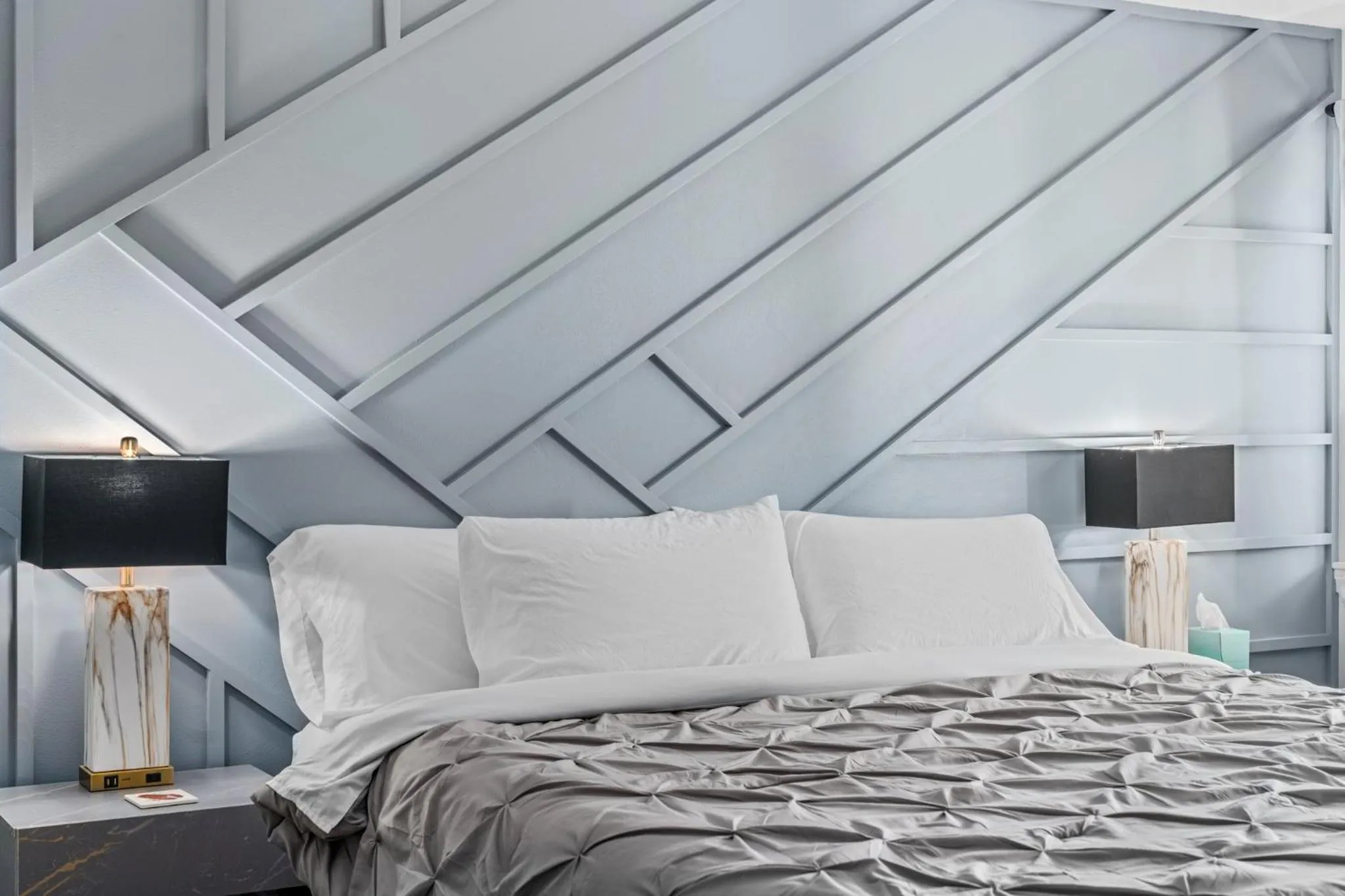 Bed in Green Harbor Hotel