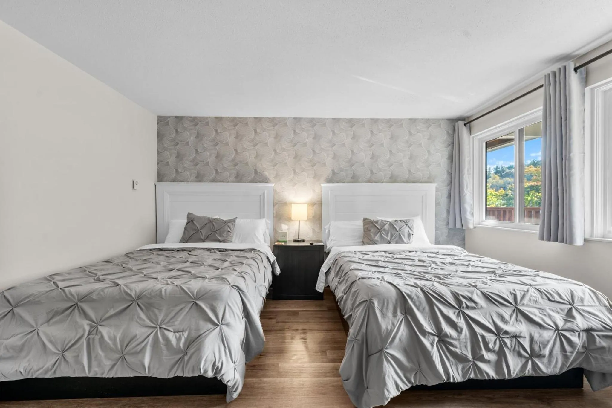 Bed in Green Harbor Hotel