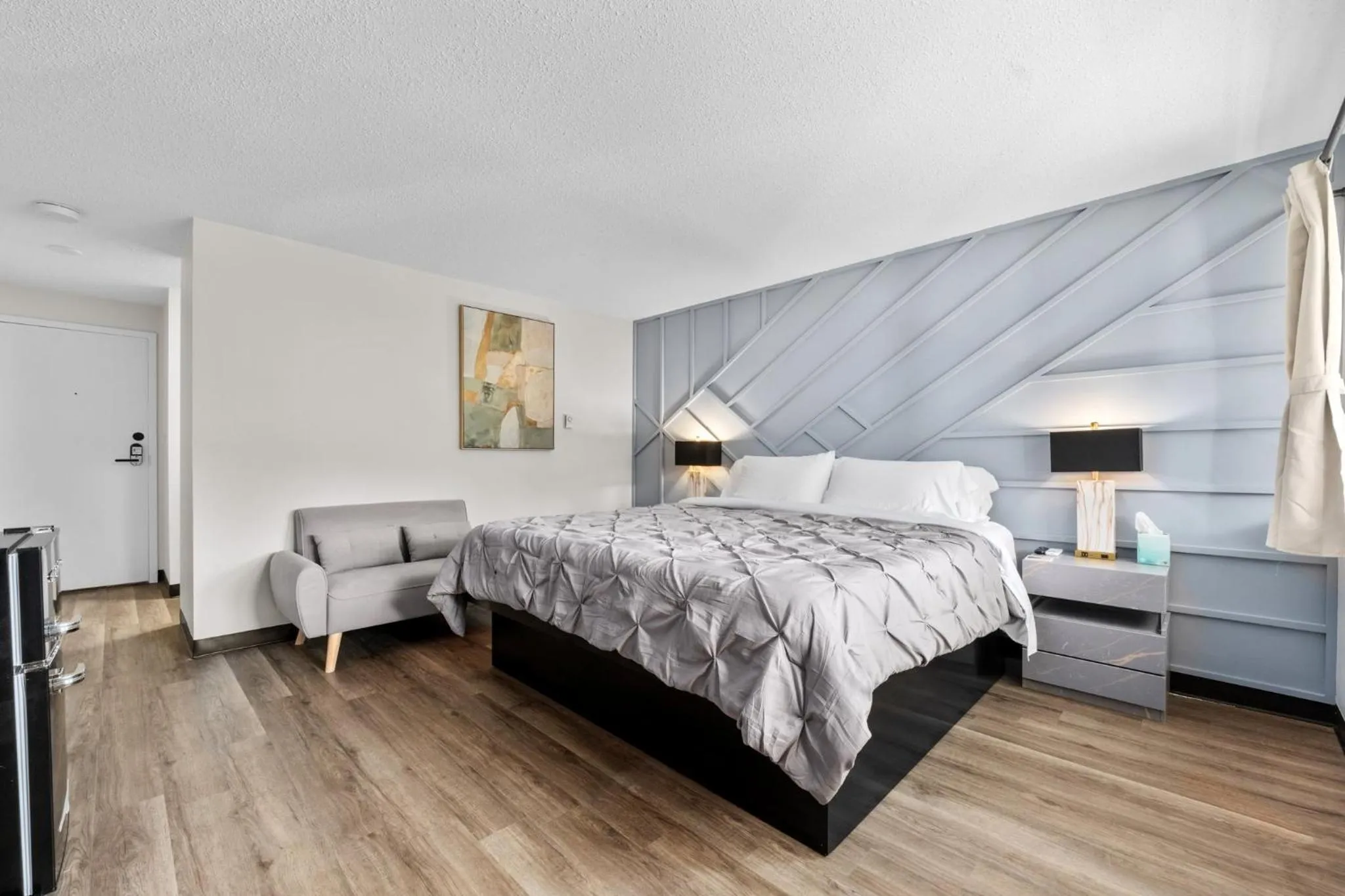 Bed in Green Harbor Hotel