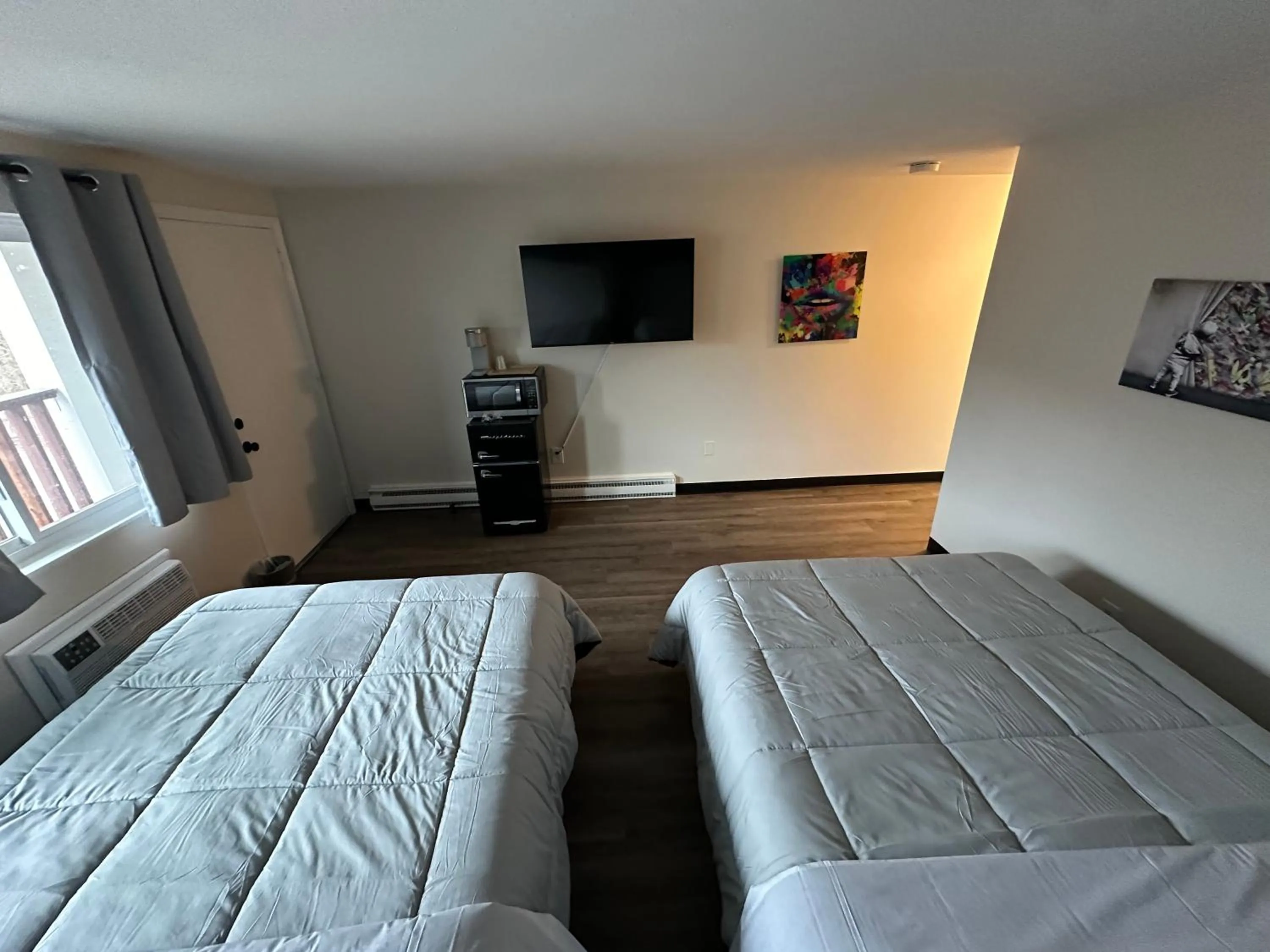 Bed in Green Harbor Hotel