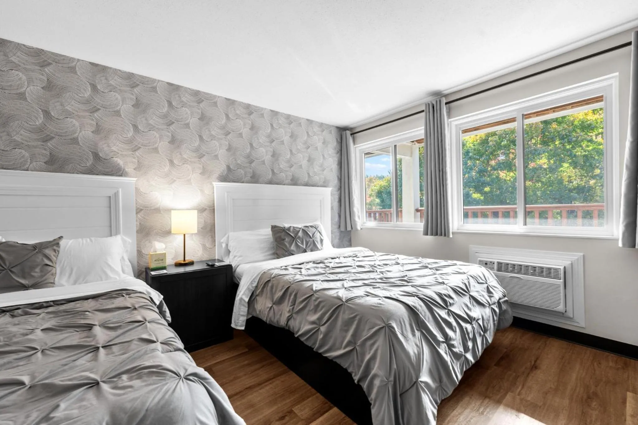 Bed in Green Harbor Hotel