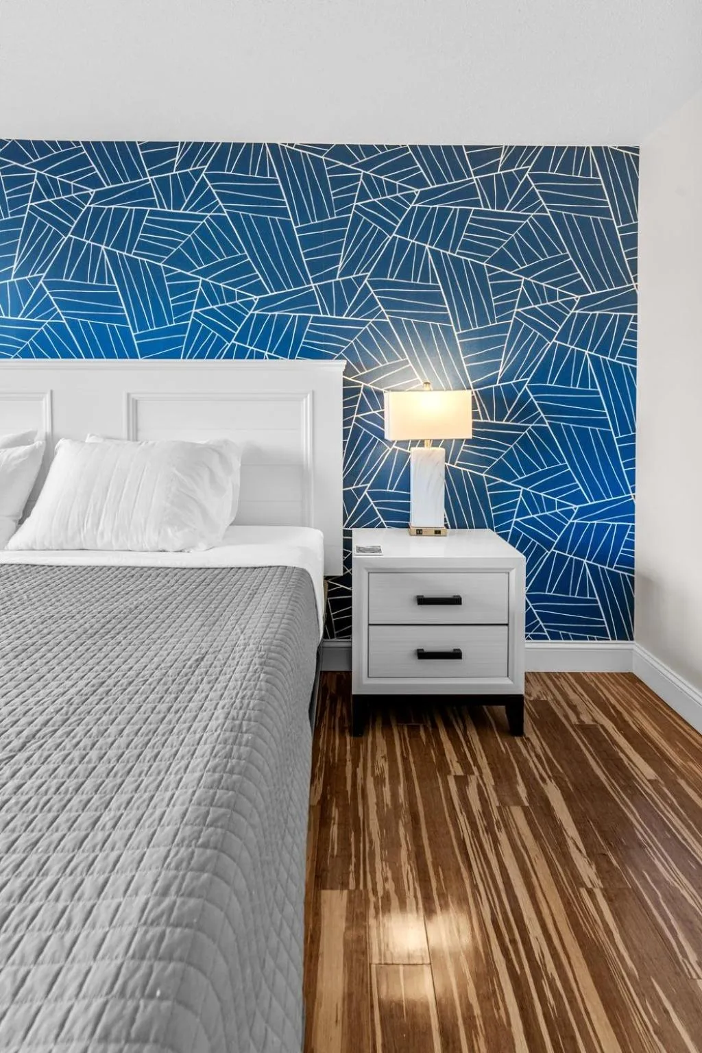 Bed in Green Harbor Hotel