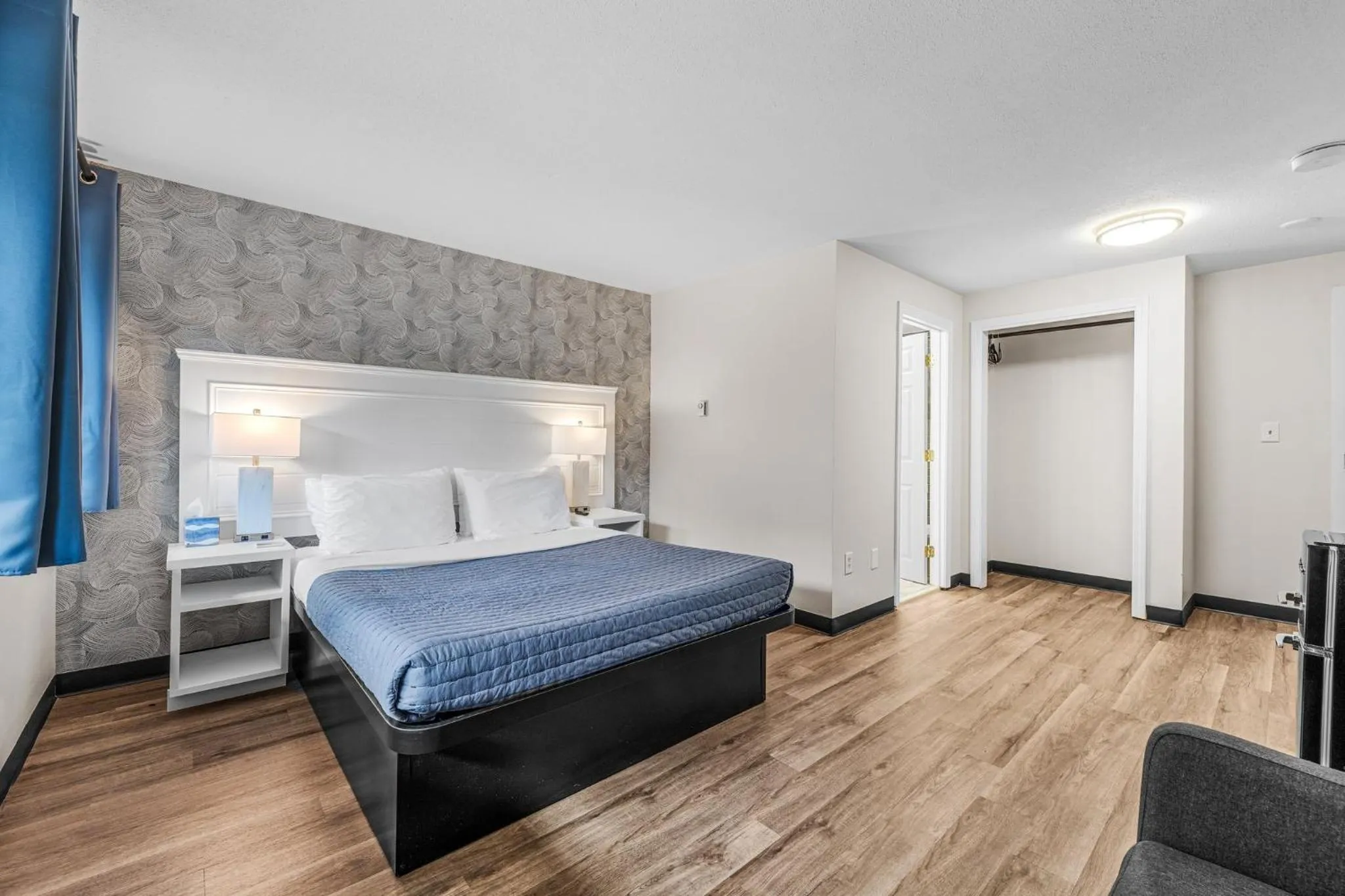 Bed in Green Harbor Hotel