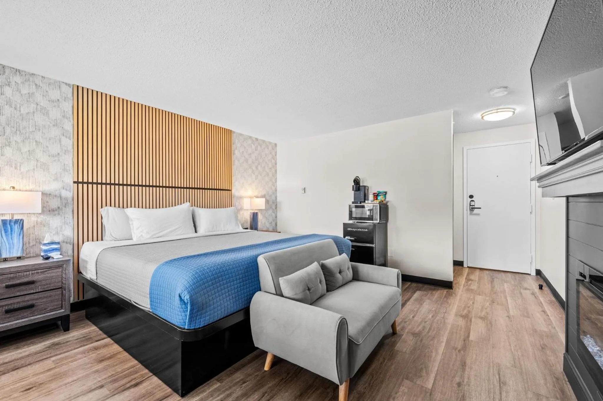 Bed in Green Harbor Hotel