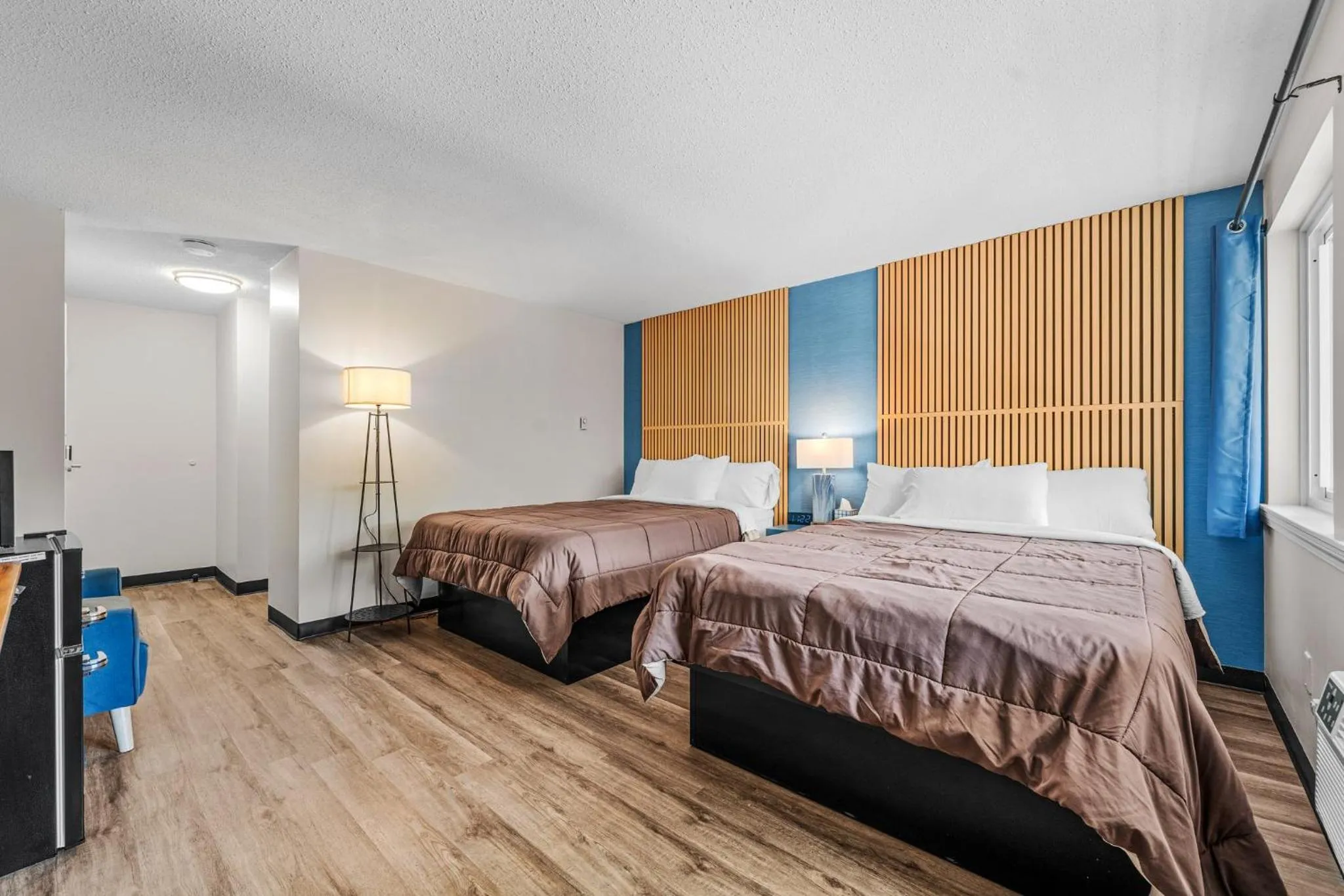 Bed in Green Harbor Hotel