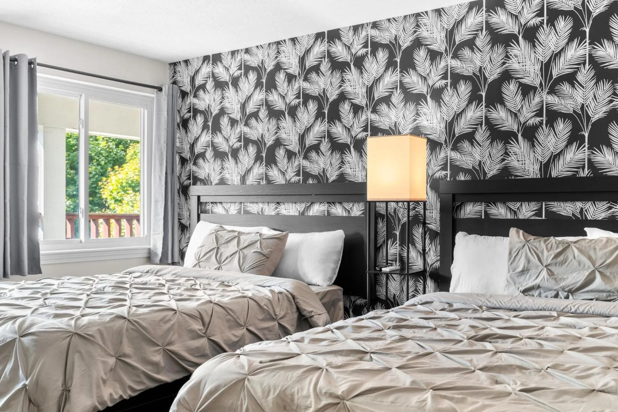 Bed in Green Harbor Hotel