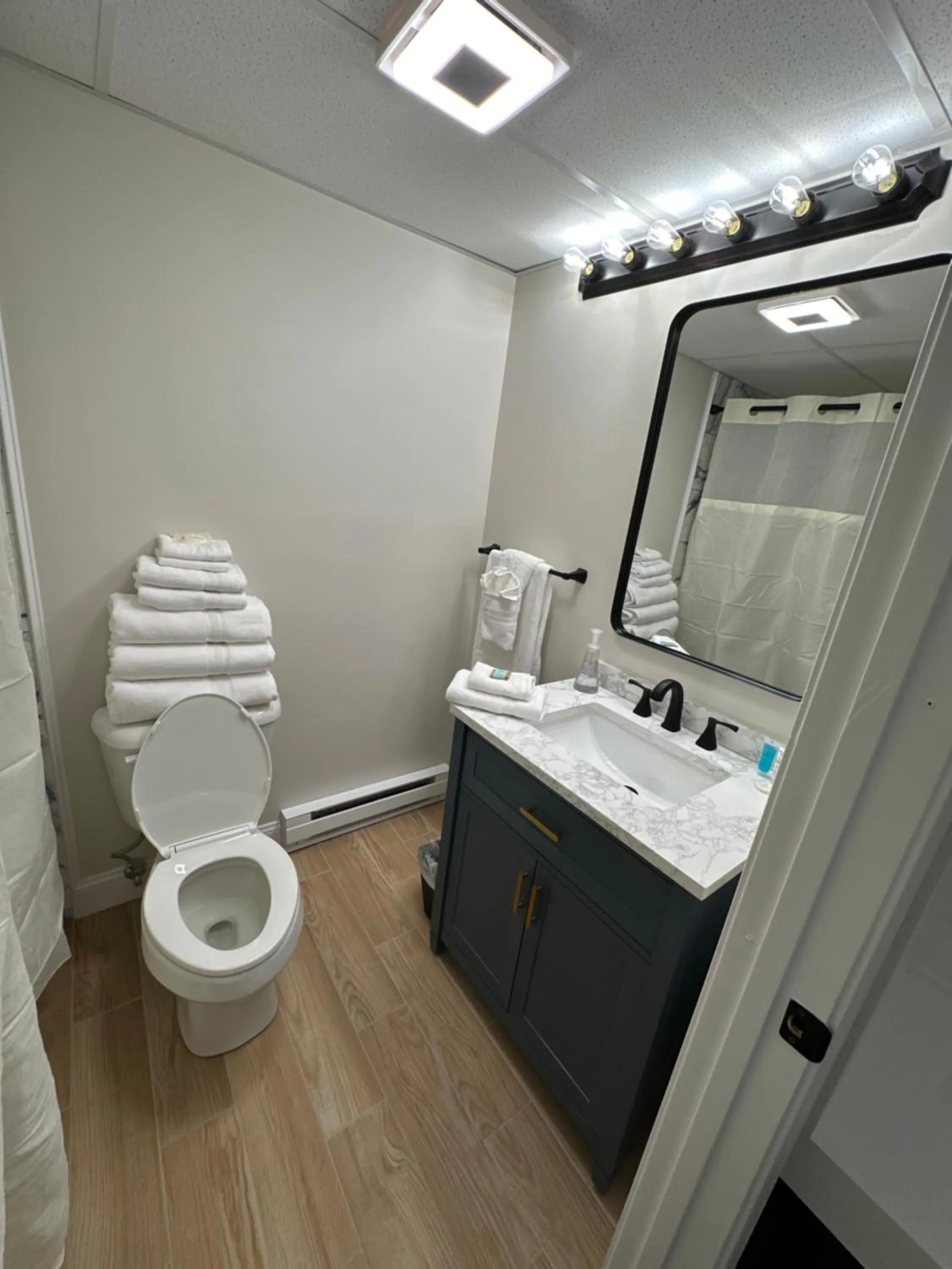 Toilet in Green Harbor Hotel