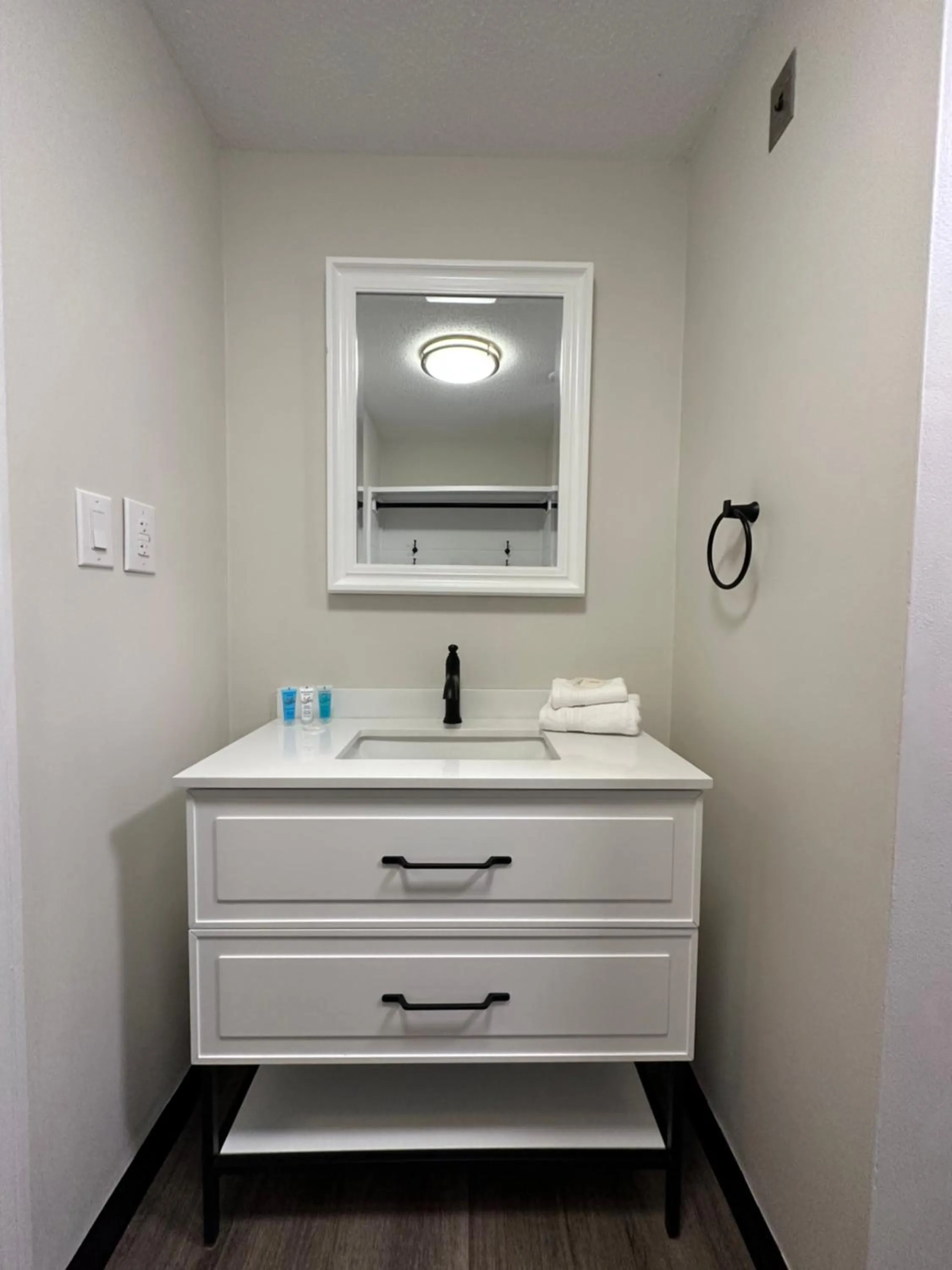 Bathroom in Green Harbor Hotel