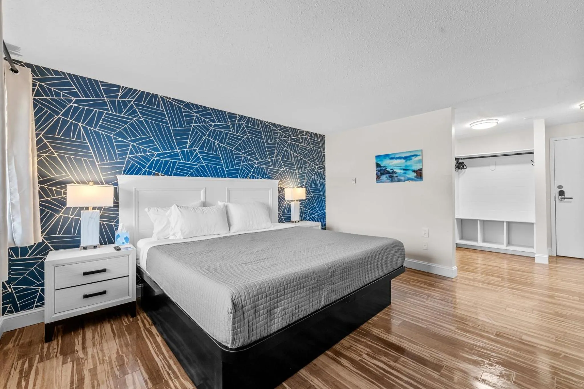 Bed in Green Harbor Hotel