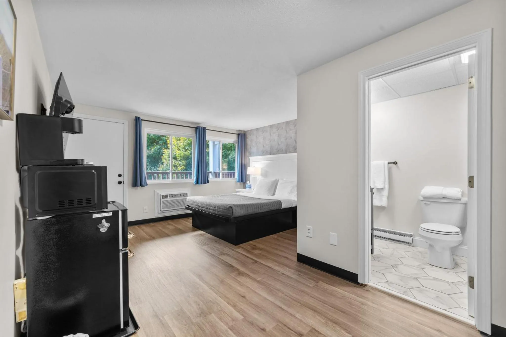 Bed in Green Harbor Hotel