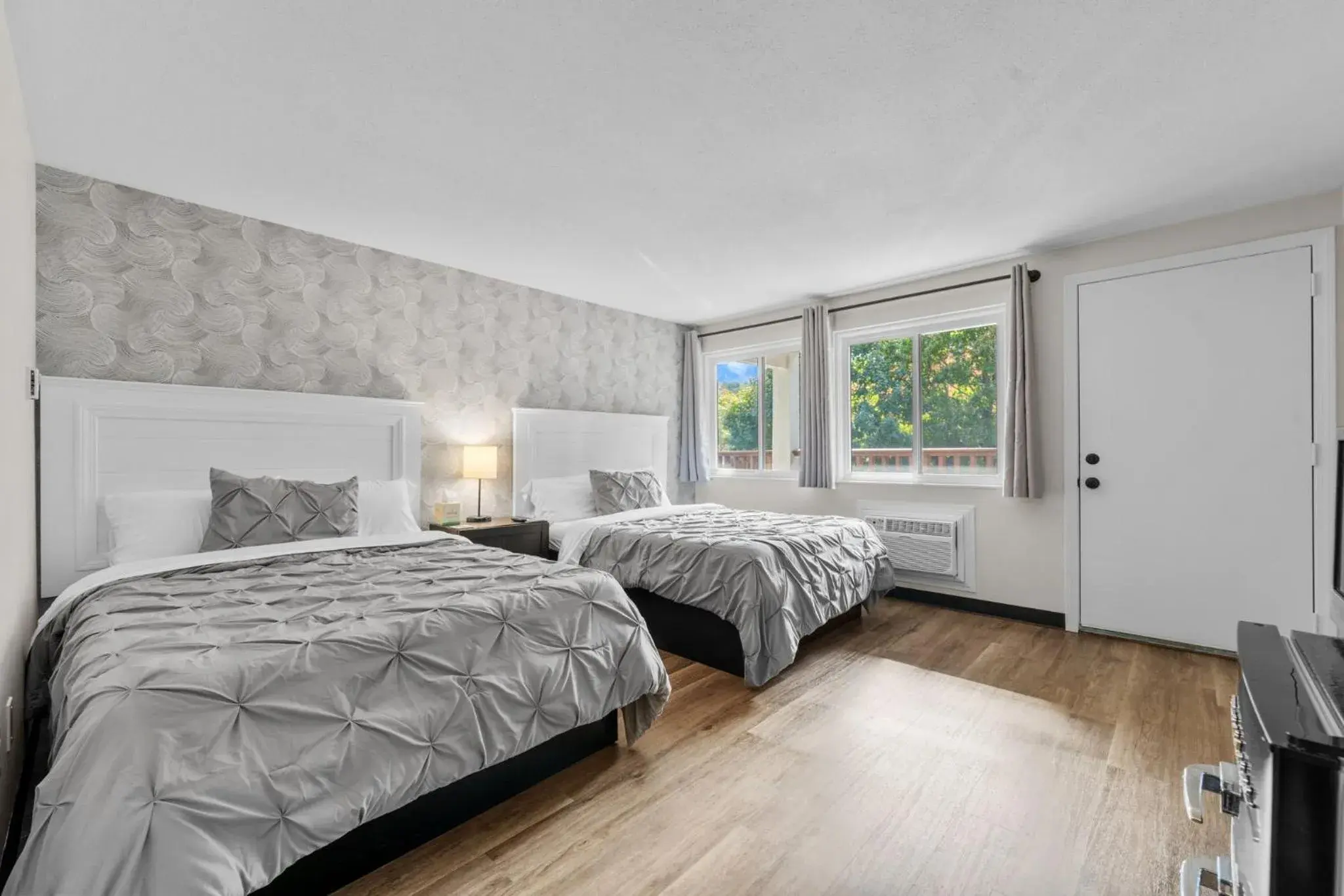 Deluxe Double Room in Green Harbor Hotel Deluxe Double Room in Green Harbor Hotel