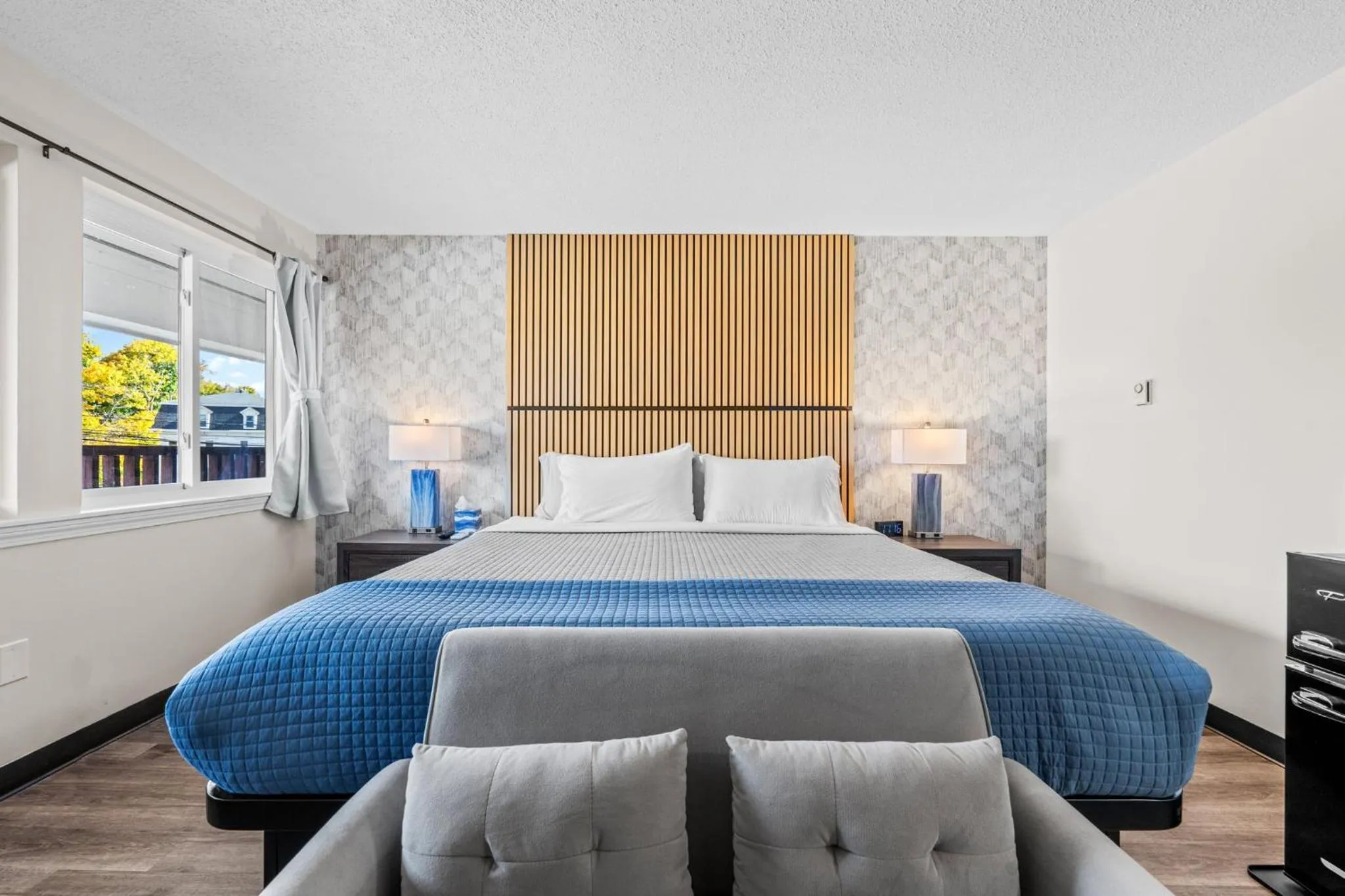 Bed in Green Harbor Hotel