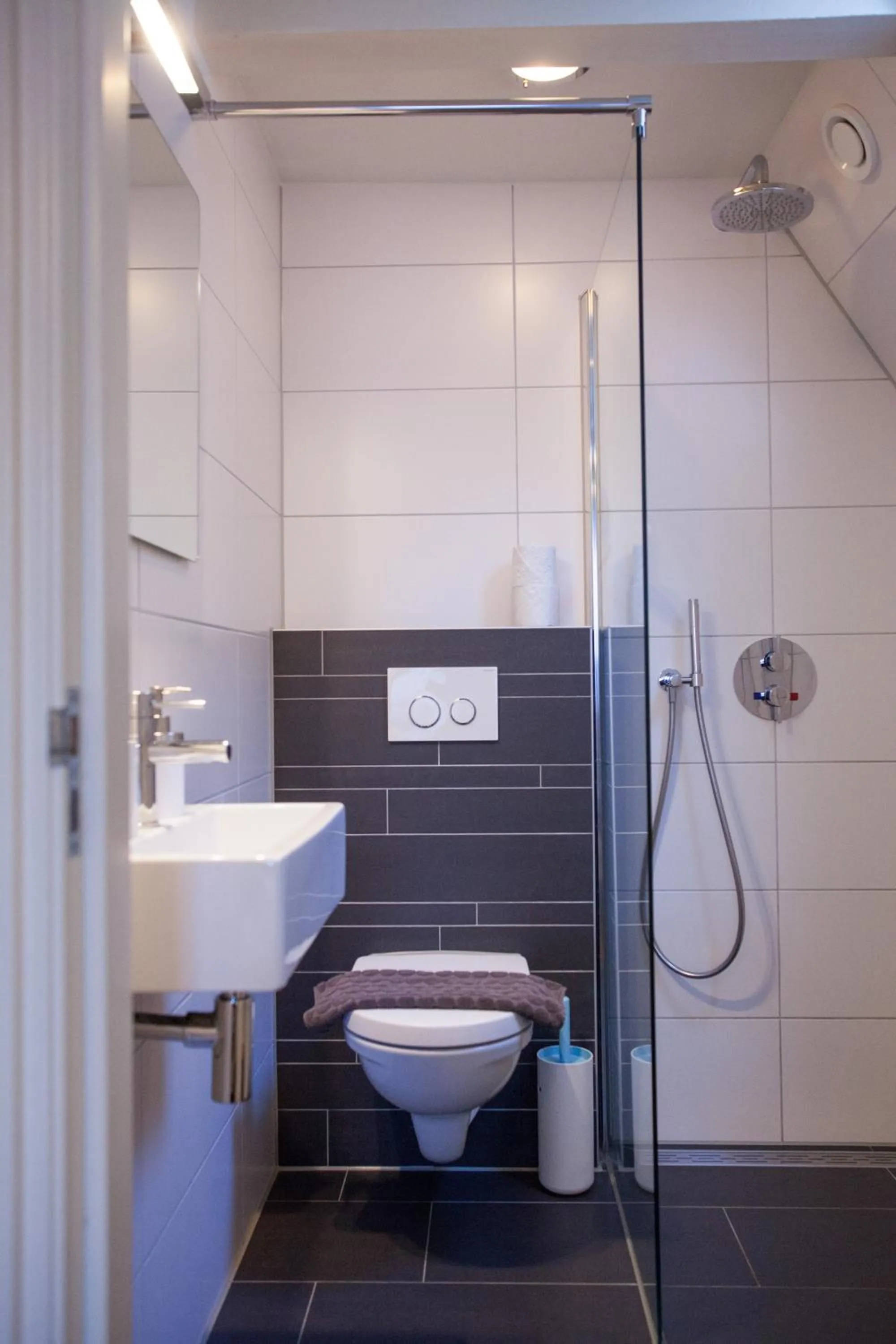 Bathroom in Kuwadro Guesthouse Jordaan