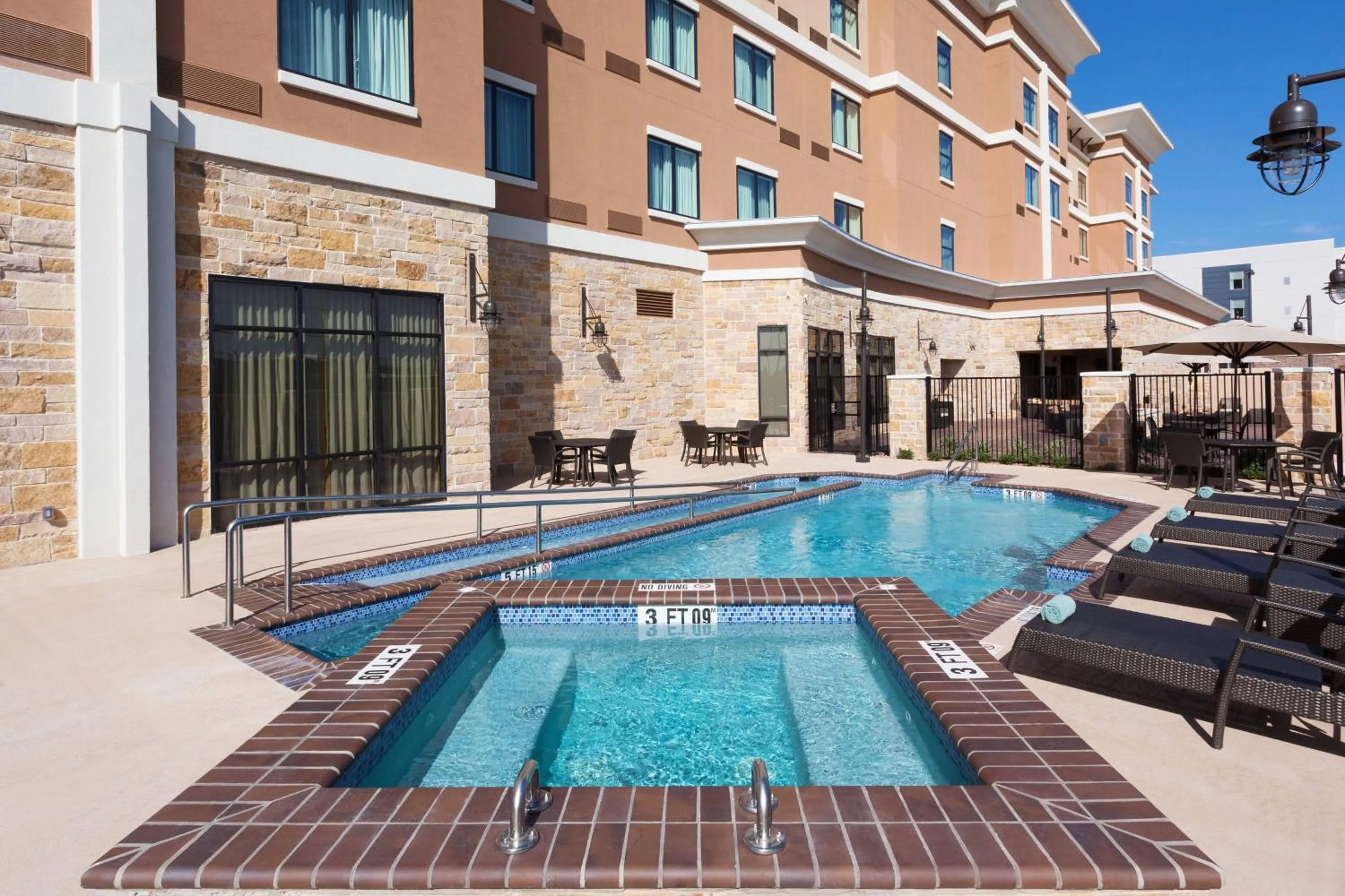 Swimming pool in Courtyard by Marriott San Angelo