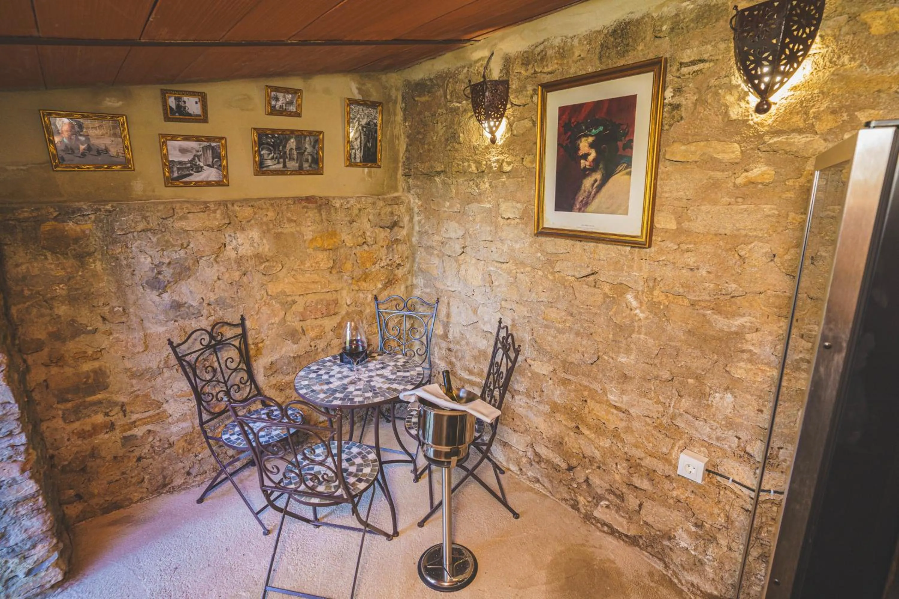 Restaurant/places to eat in Hotel Boutique Palacio De La Duquesa