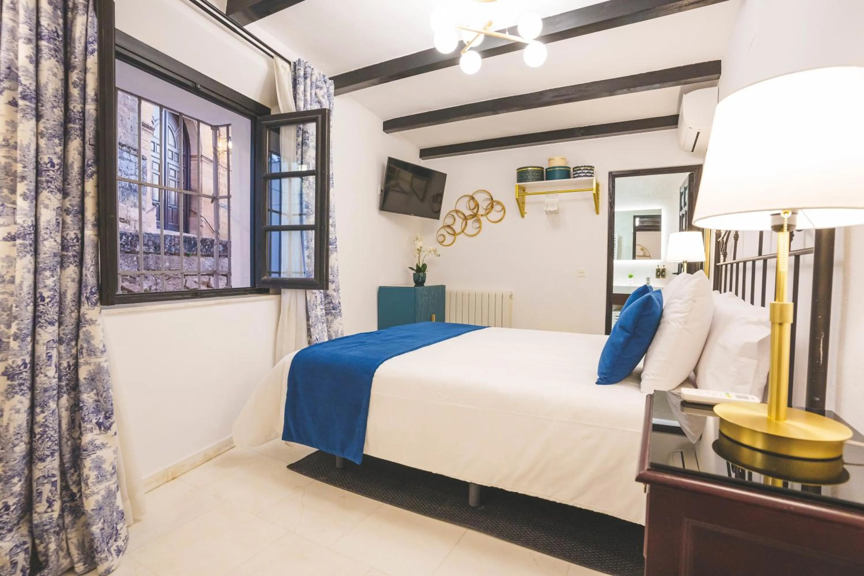 Photo of the whole room, Bed in Hotel Boutique Palacio De La Duquesa