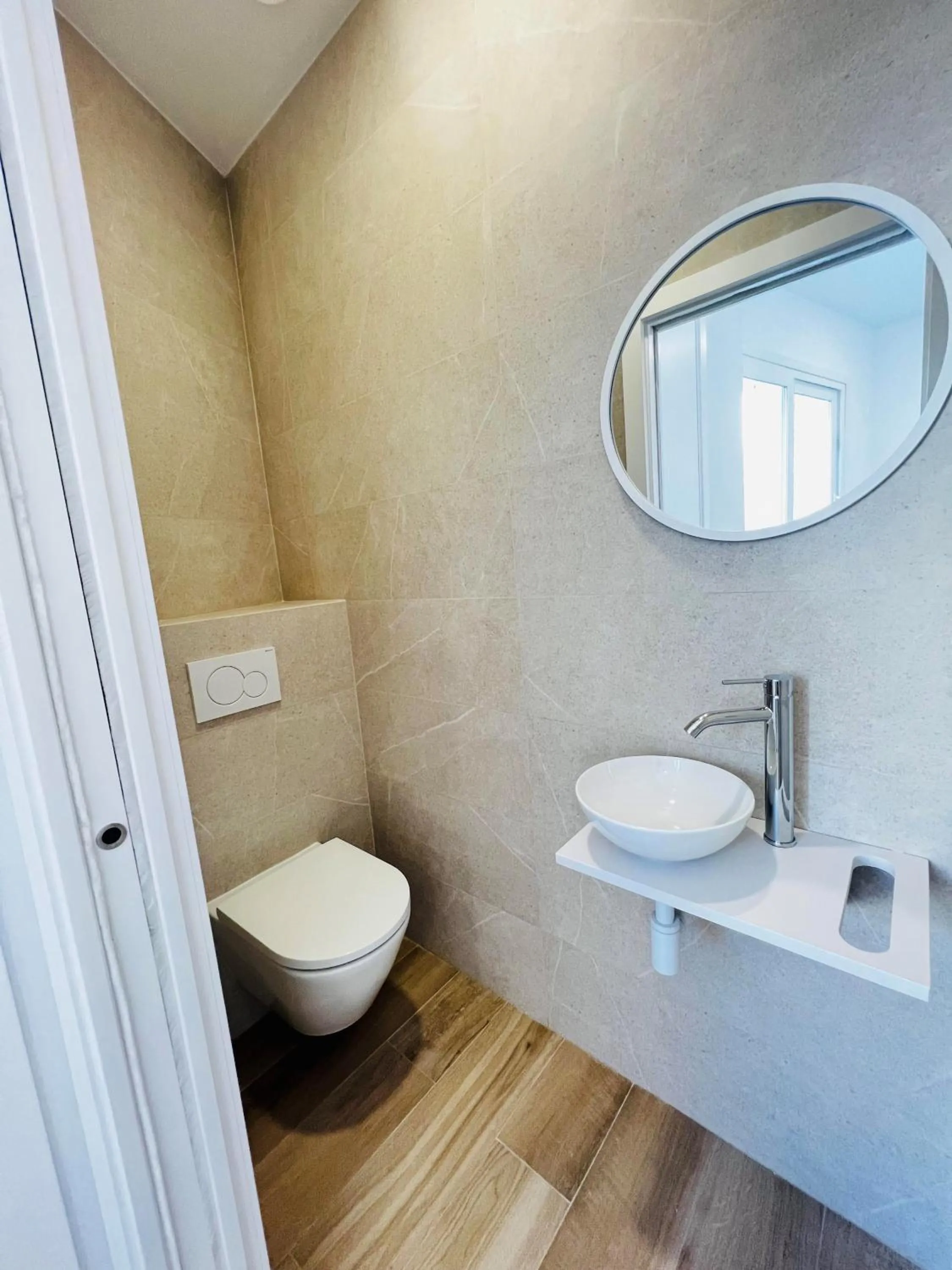 Toilet in Bonito apartamento moderno con terraza privada