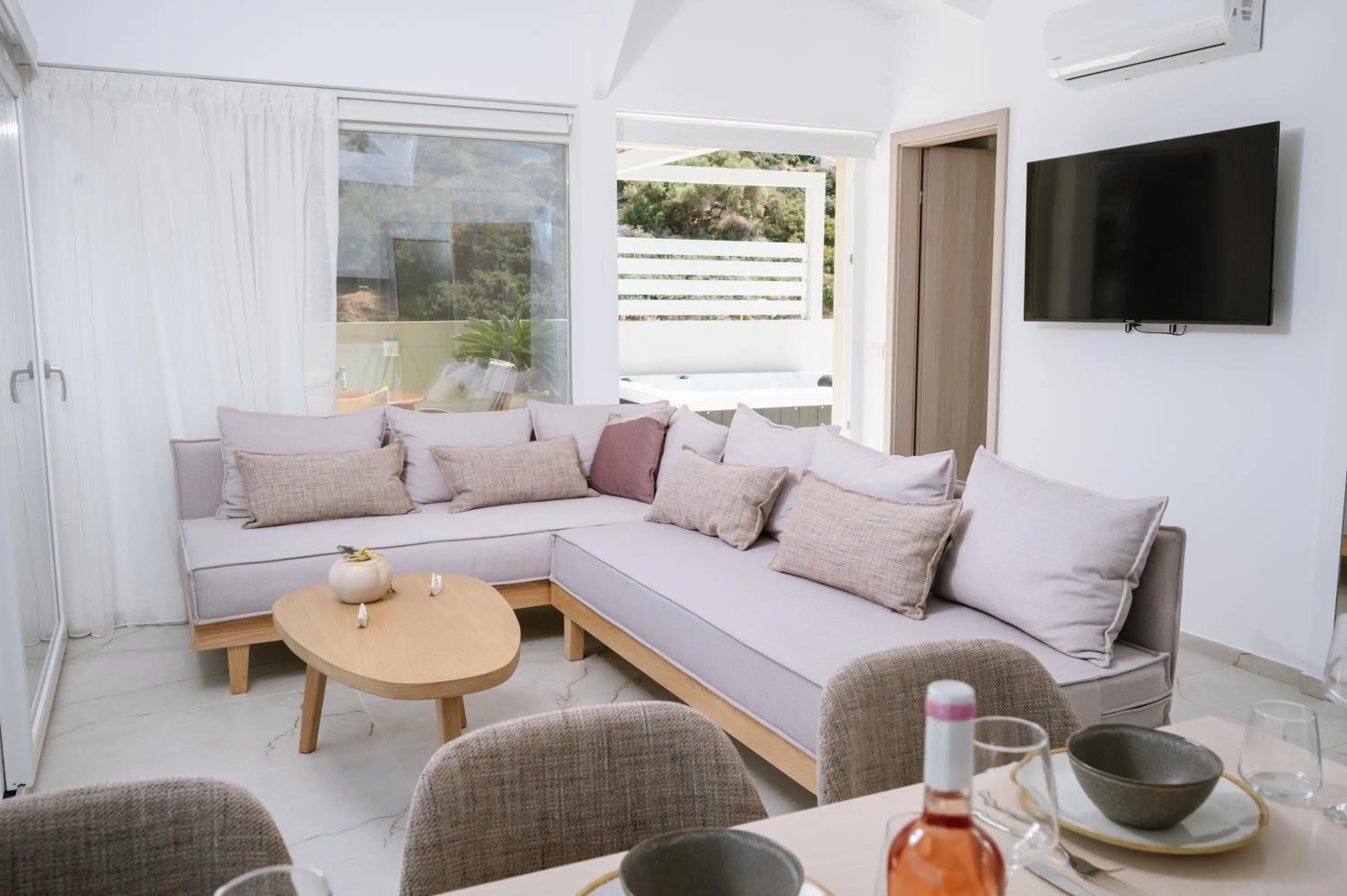TV and multimedia in Dora Apartments