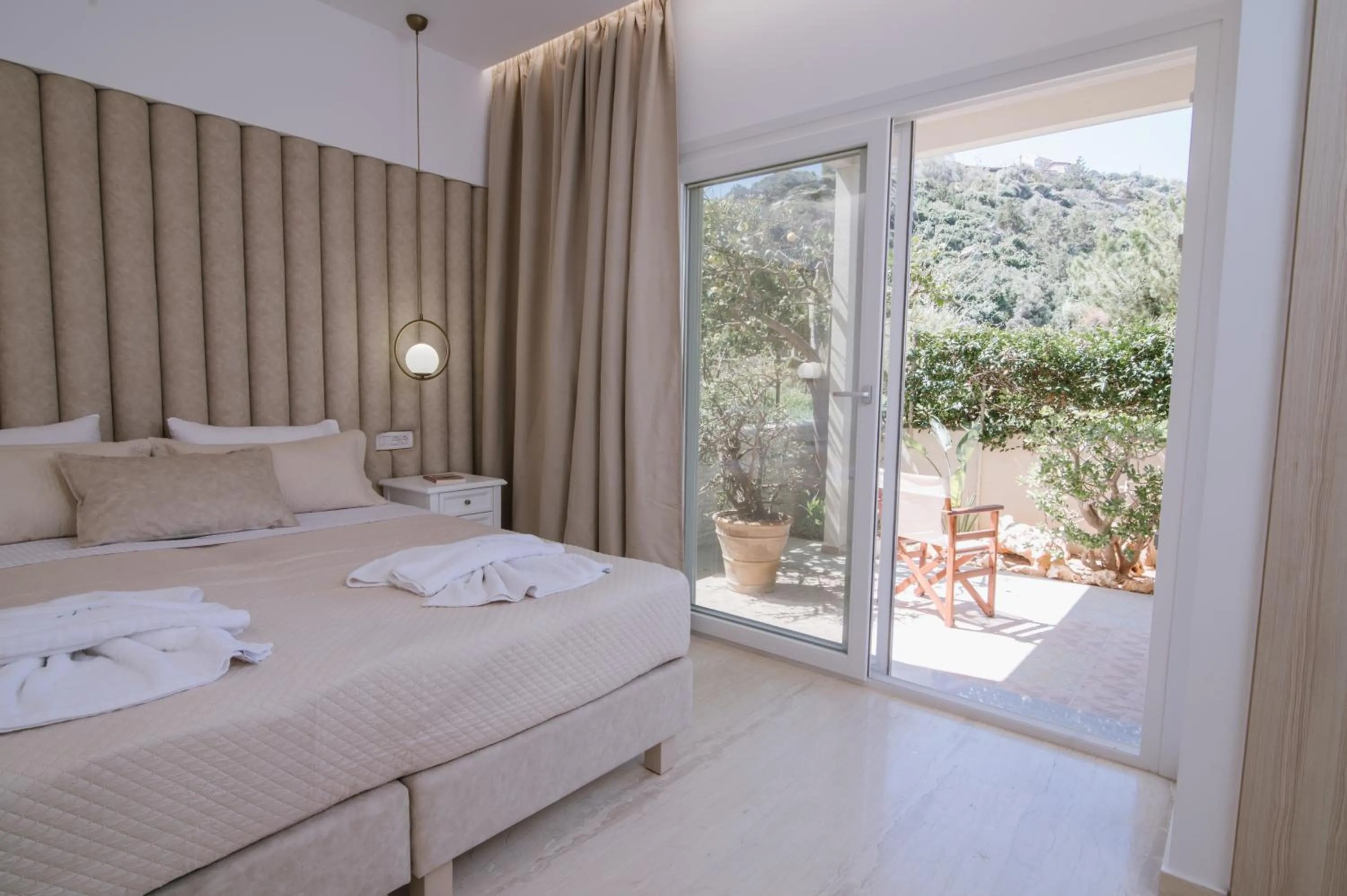 Balcony/Terrace, Bed in Dora Apartments