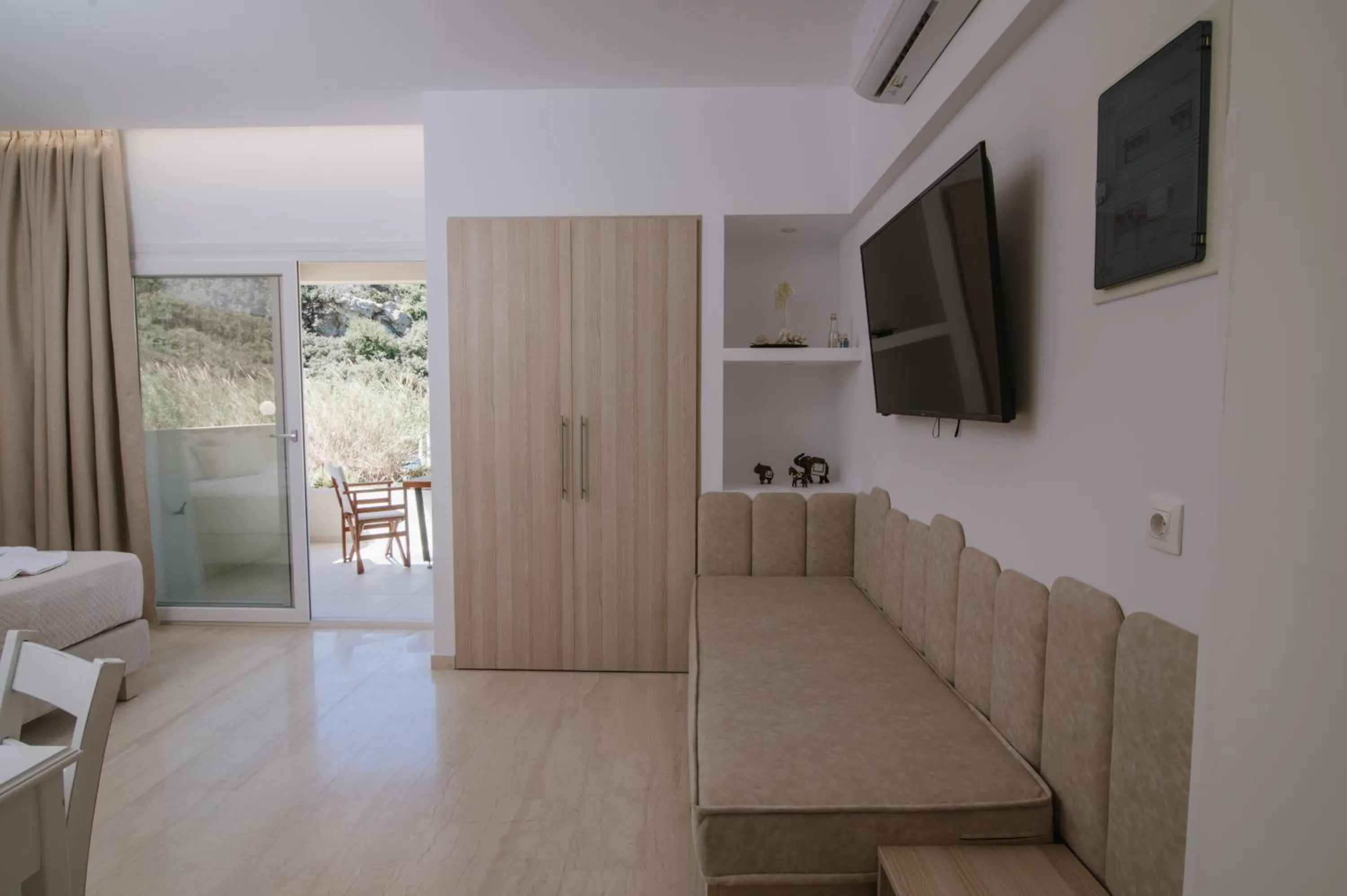 TV and multimedia in Dora Apartments