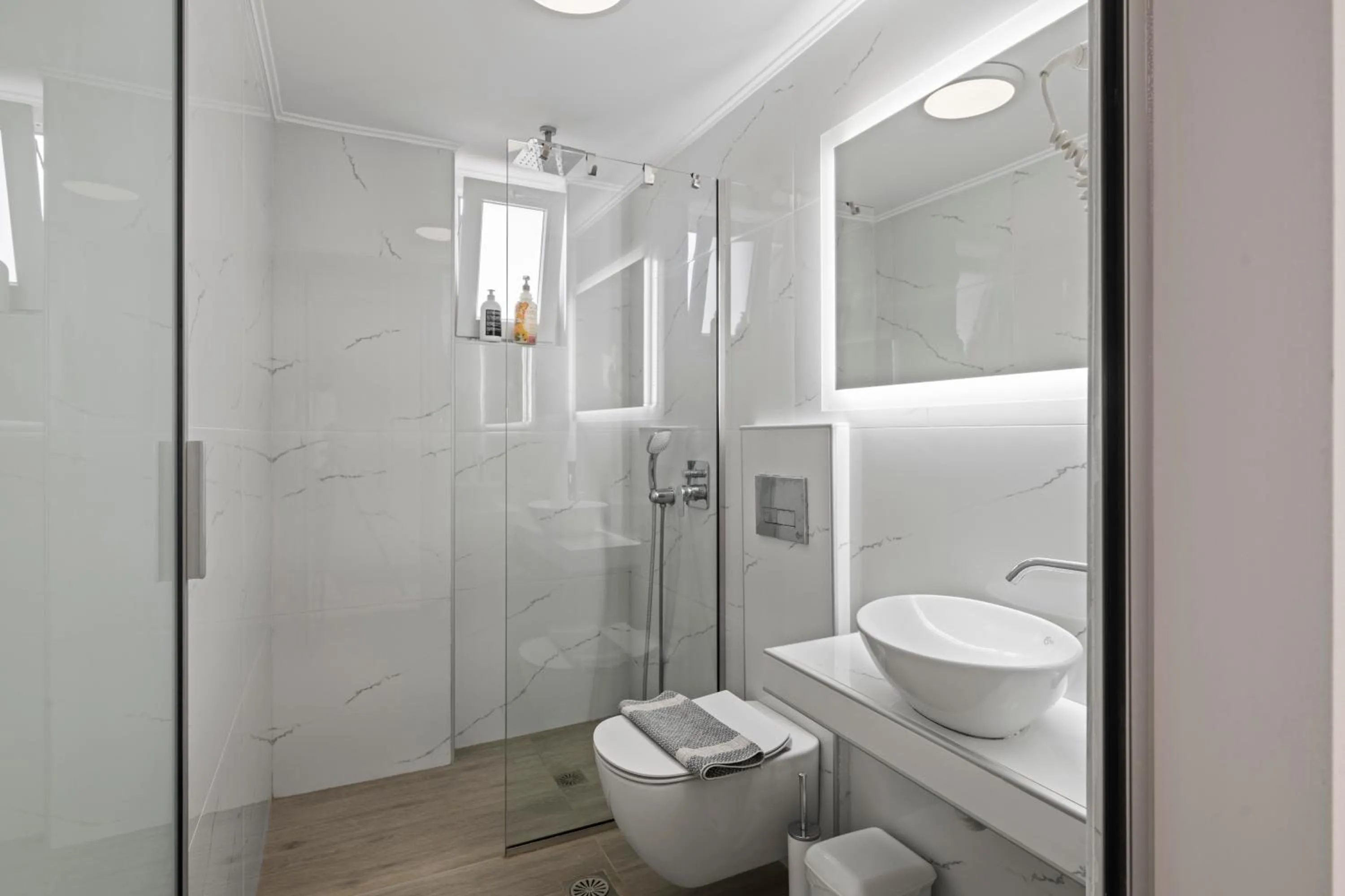 Shower in Dora Apartments