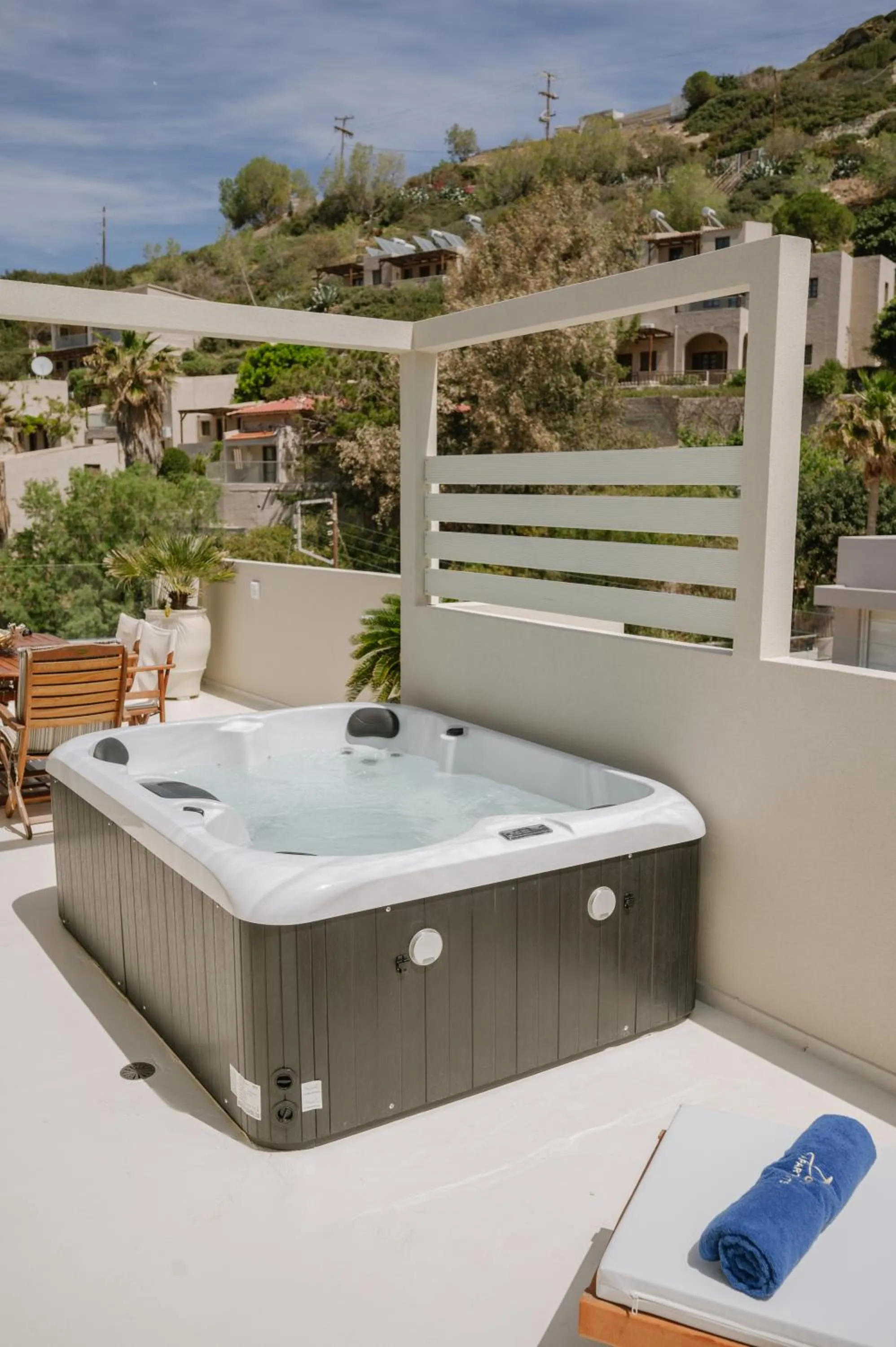 Hot Tub in Dora Apartments