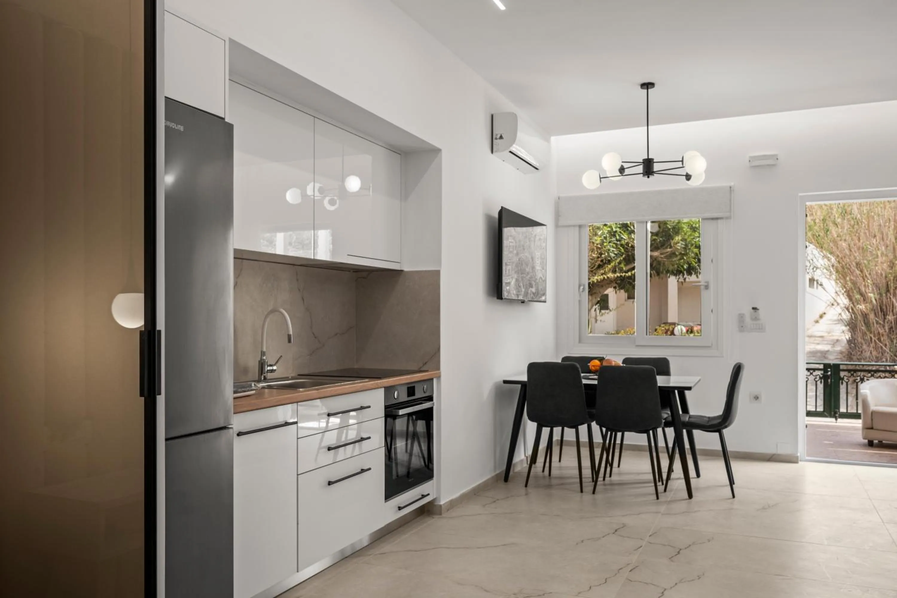 Kitchen or kitchenette in Dora Apartments