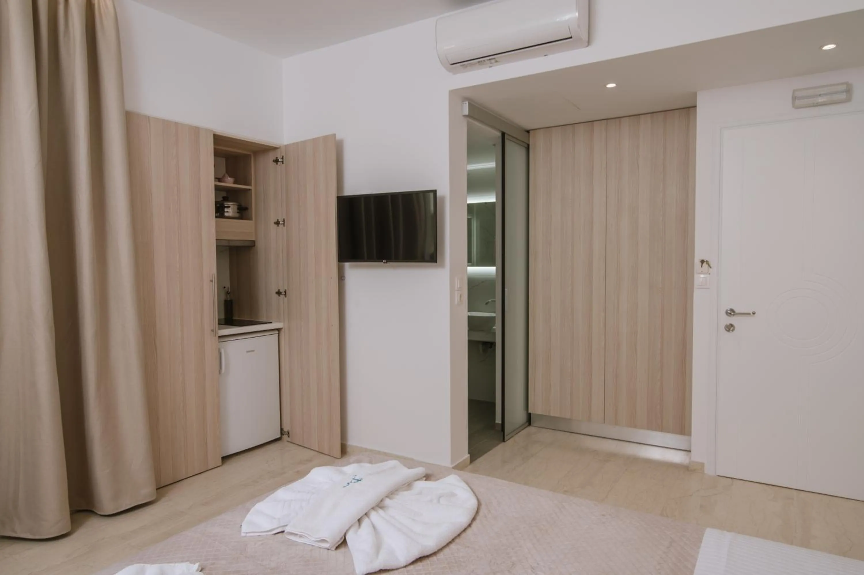 Kitchen or kitchenette in Dora Apartments