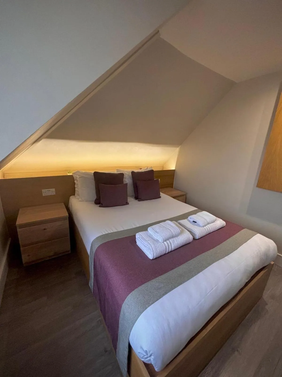 Bedroom, Bed in Holtwhites Hotel