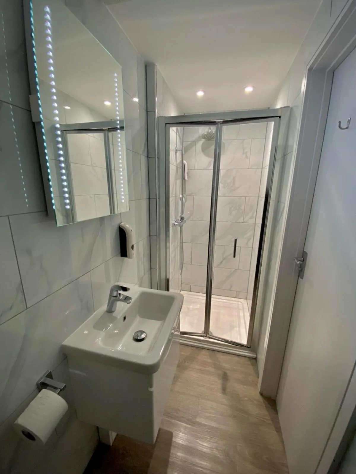 Shower in Holtwhites Hotel