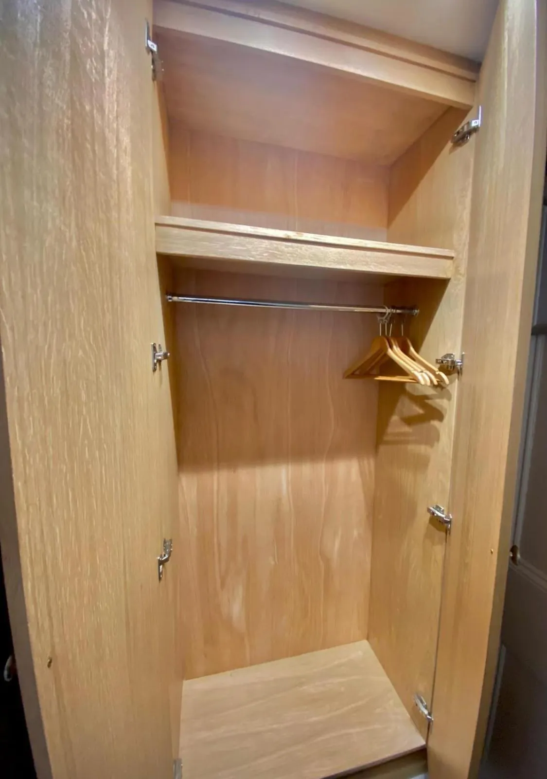 wardrobe in Holtwhites Hotel
