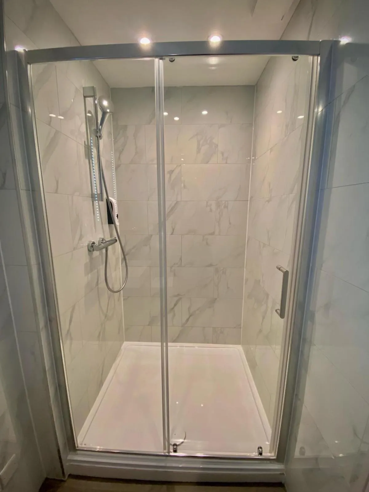 Shower in Holtwhites Hotel