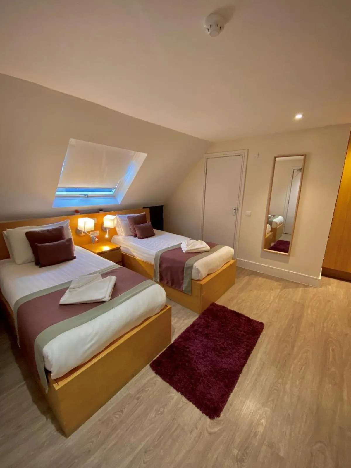 Photo of the whole room, Bed in Holtwhites Hotel