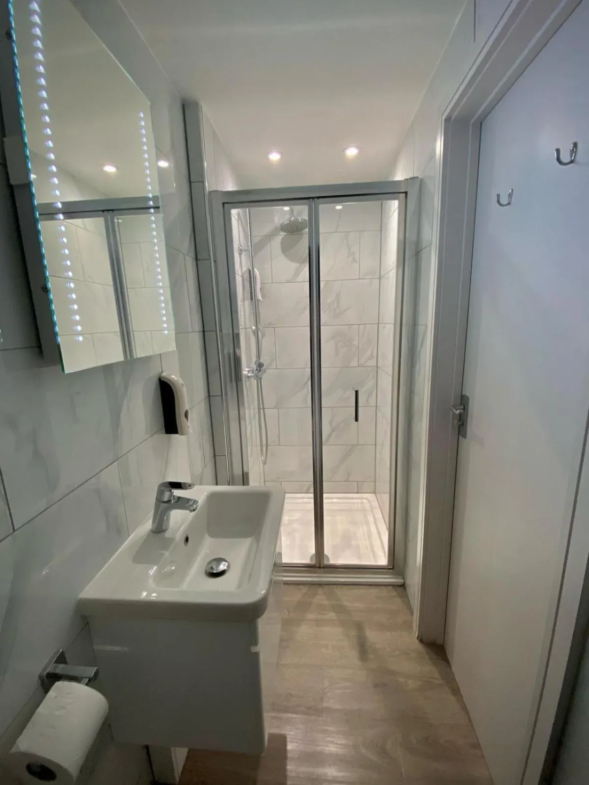 Bathroom in Holtwhites Hotel