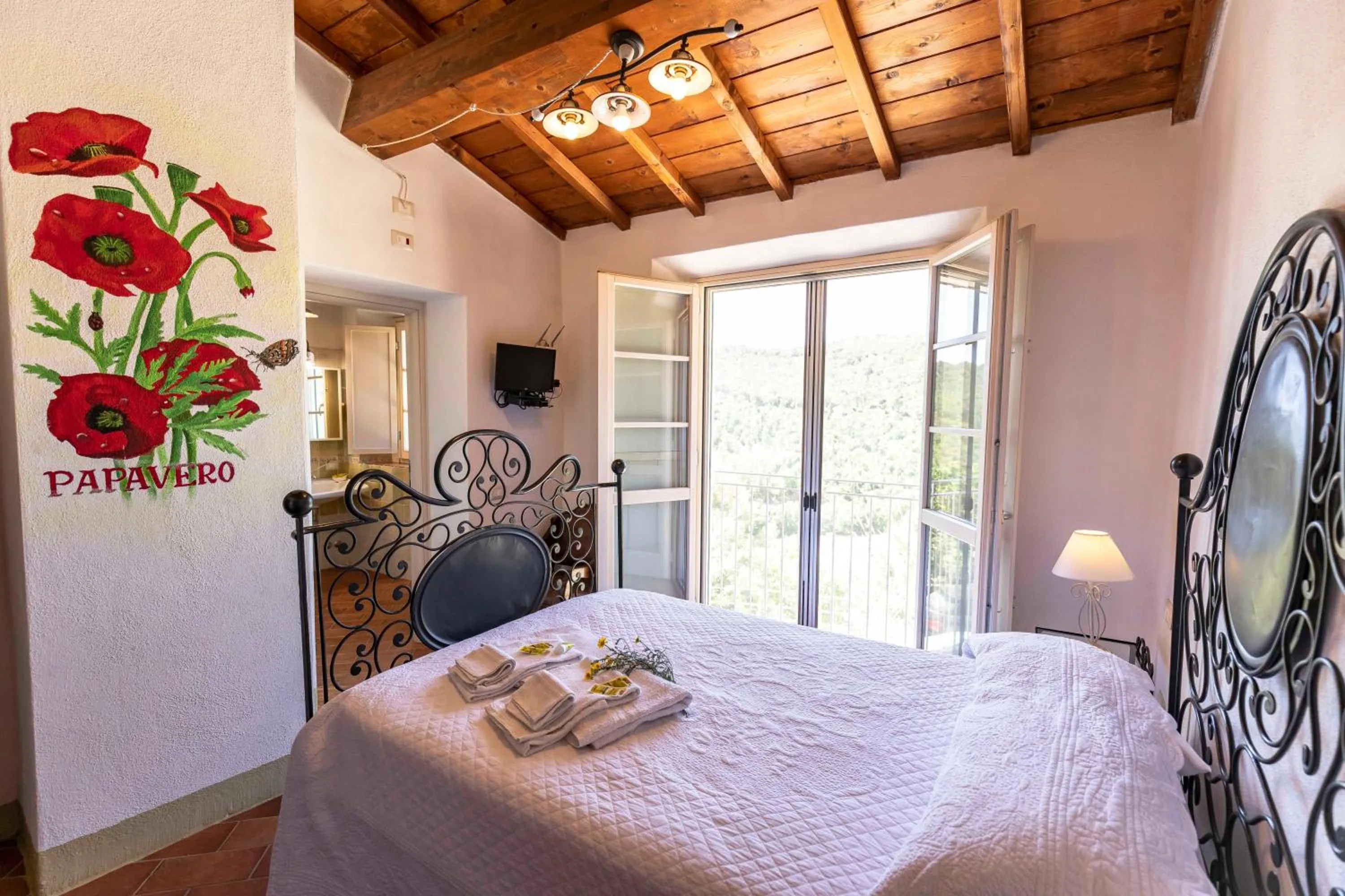 Shower, Bed in Agriturismo La Mignola