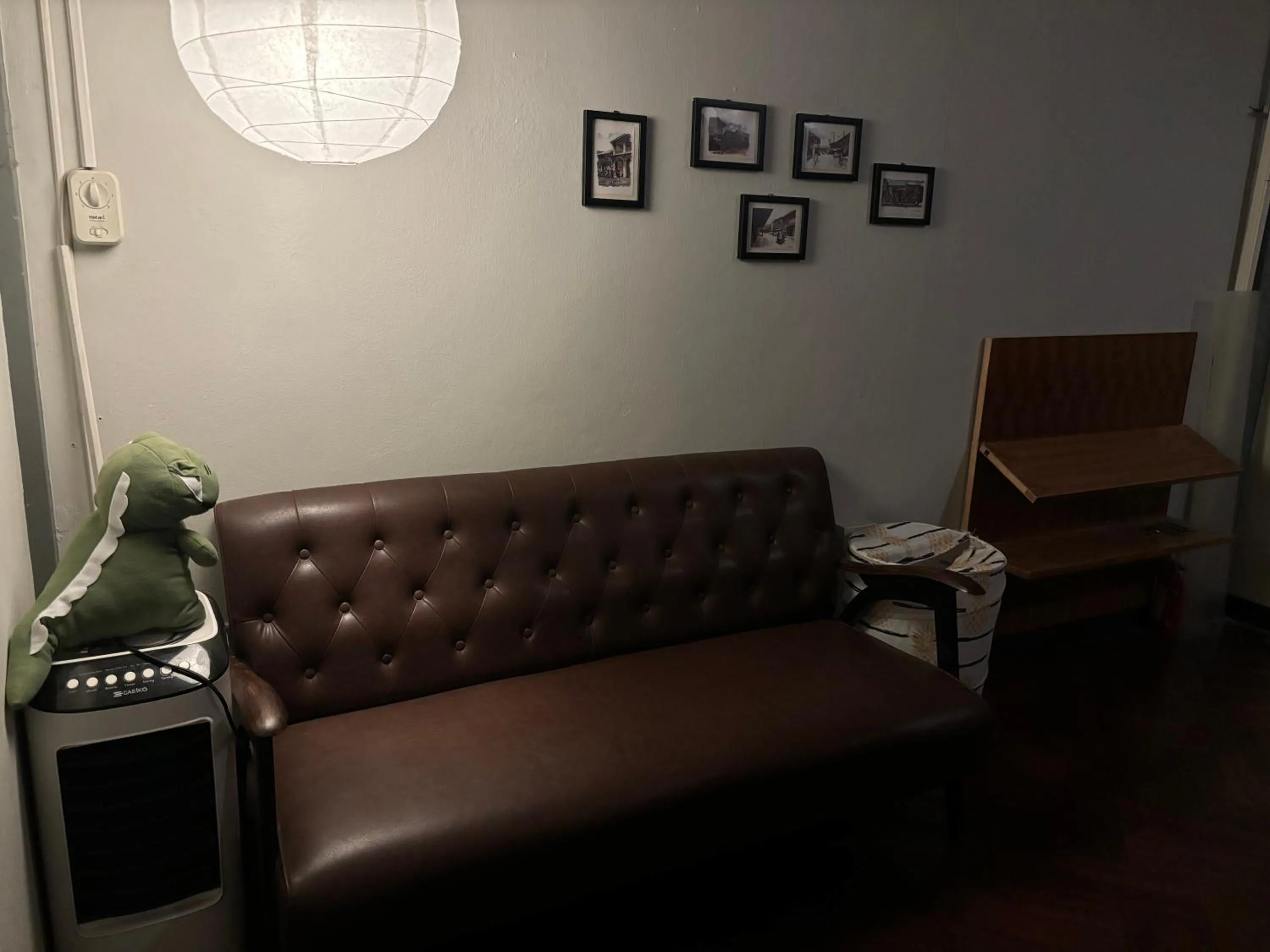 Seating area in Hansa Hostel Bangkok Khaosan