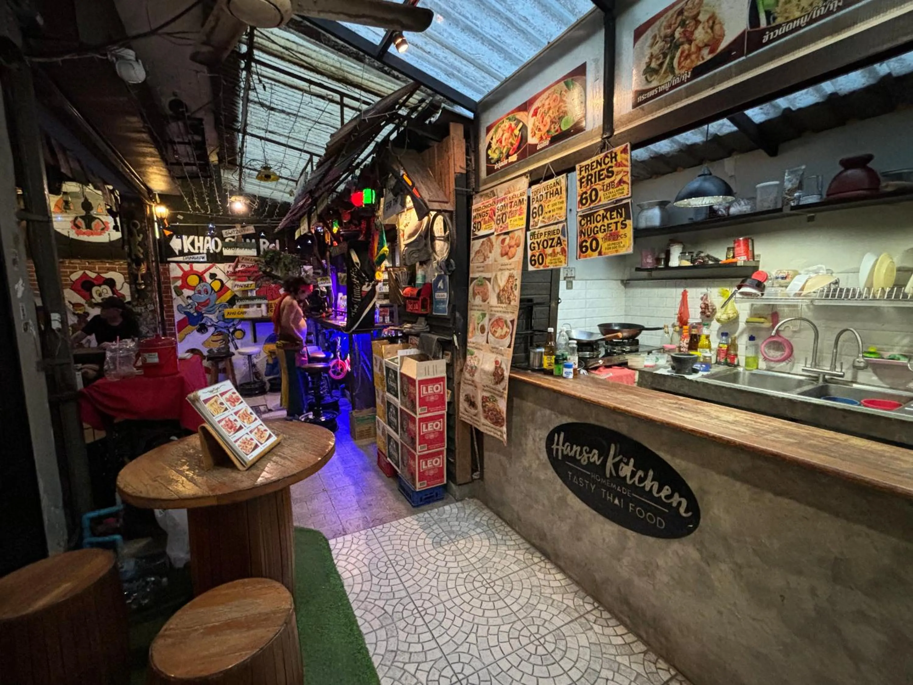 Restaurant/places to eat in Hansa Hostel Bangkok Khaosan