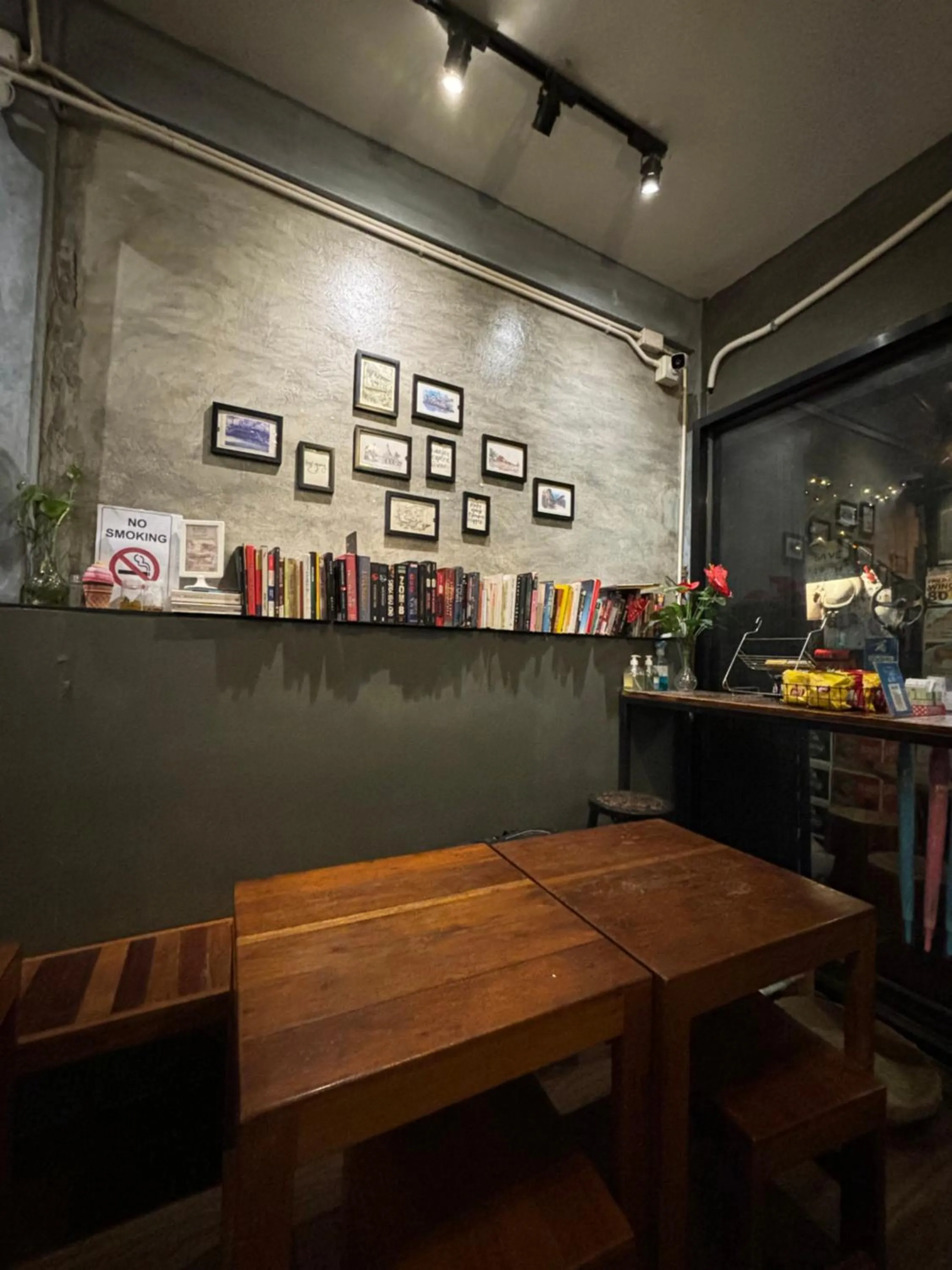 Library in Hansa Hostel Bangkok Khaosan