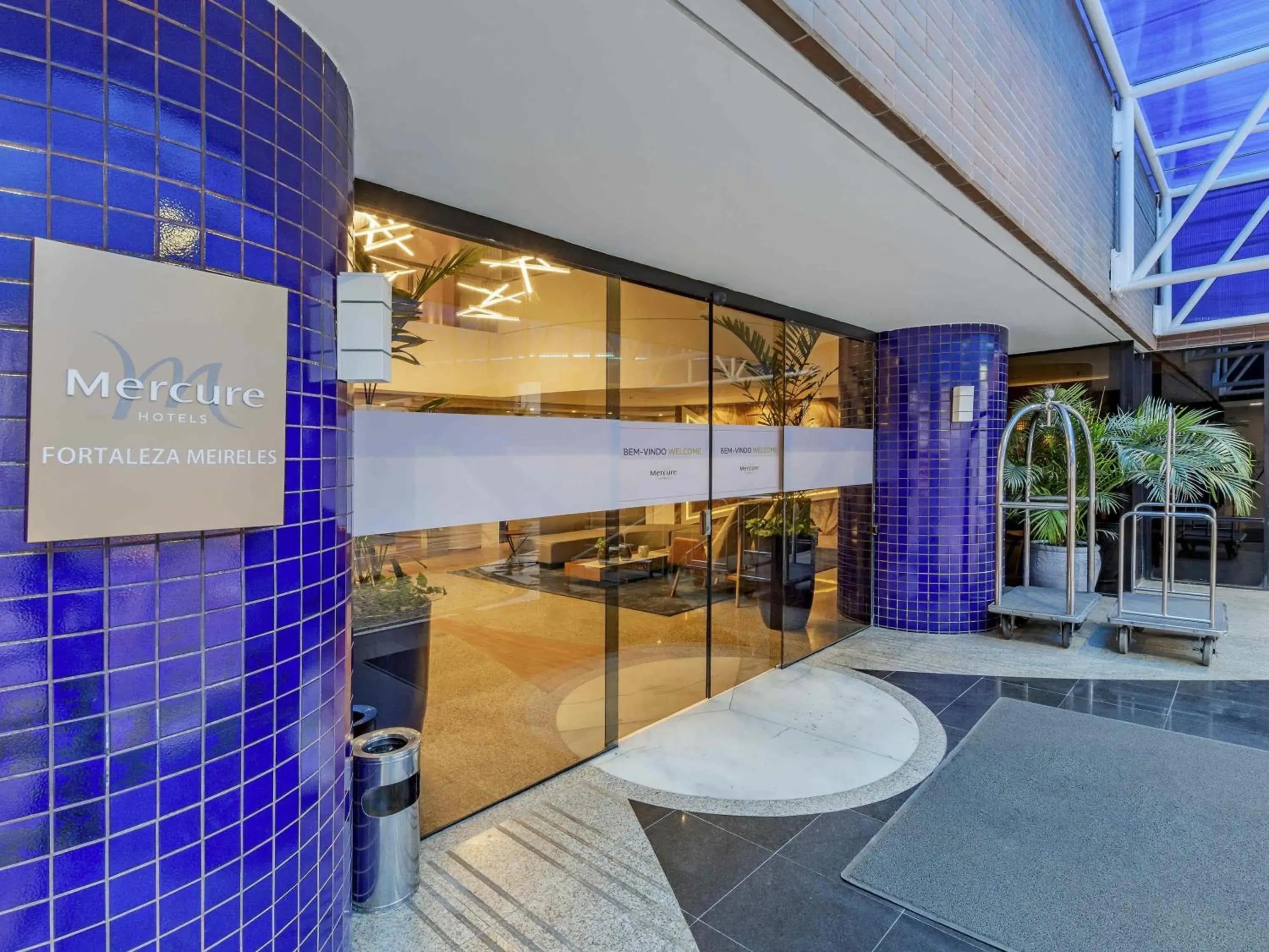 Facade/entrance in Mercure Fortaleza Meireles Facade/entrance in Mercure Fortaleza Meireles