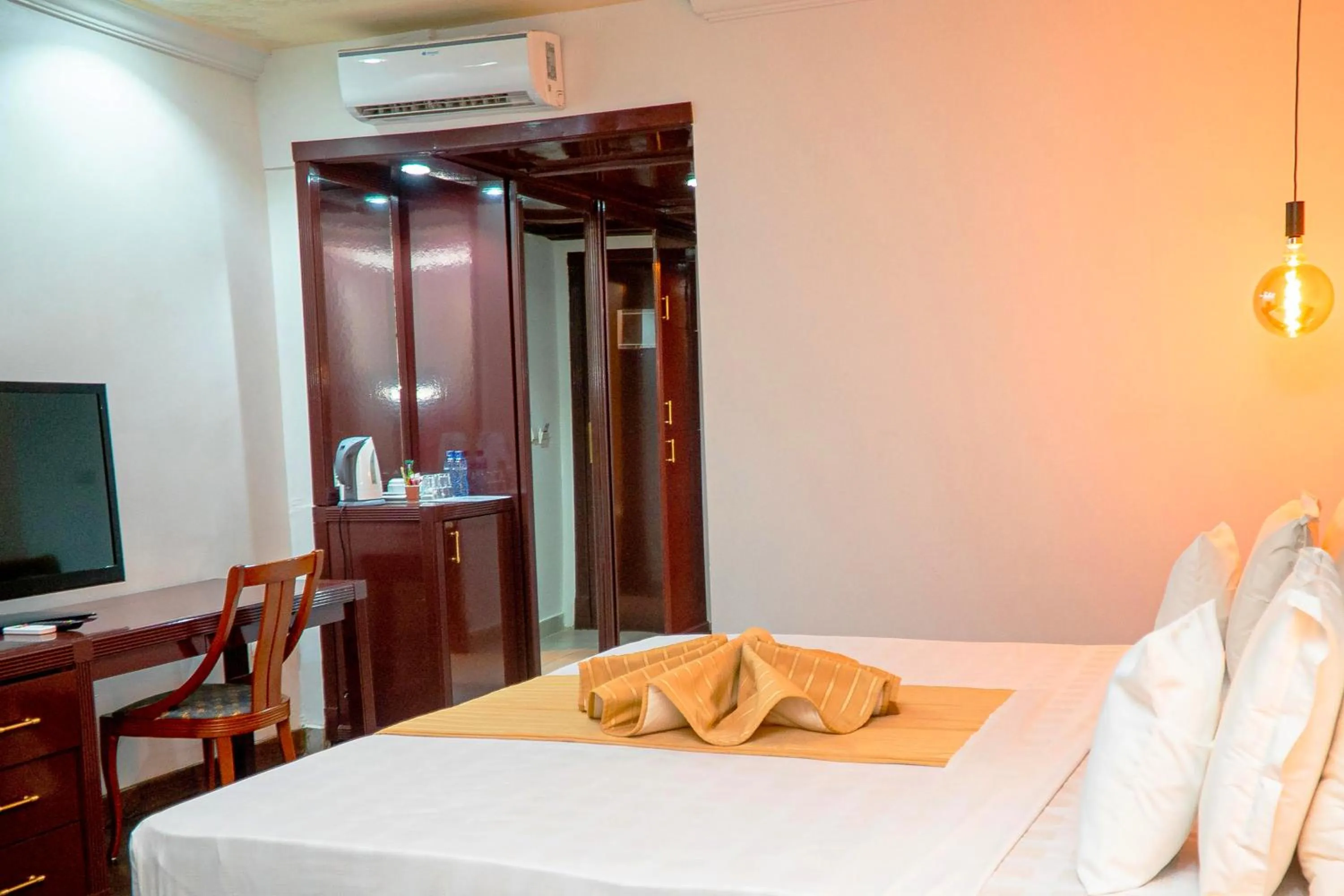 Bedroom, Bed in Sultani River