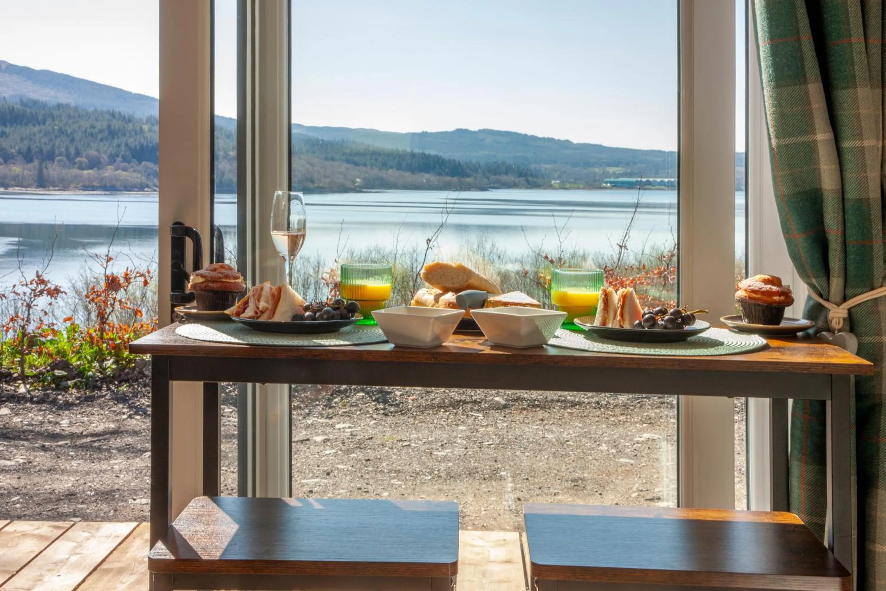 Appin Holiday Homes -Caravans, Lodges, Shepherds Hut and Train Carriage stays