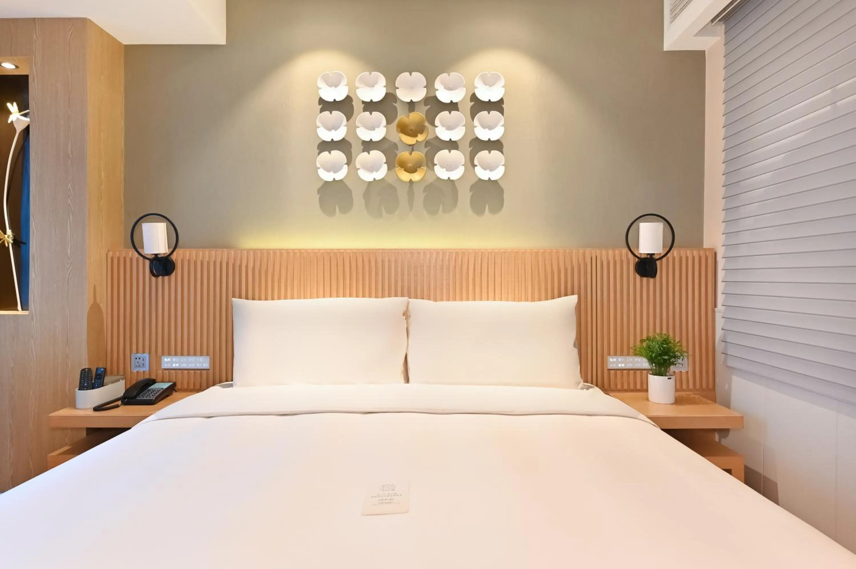 Bed in Atour X Hotel West Nanjing Road