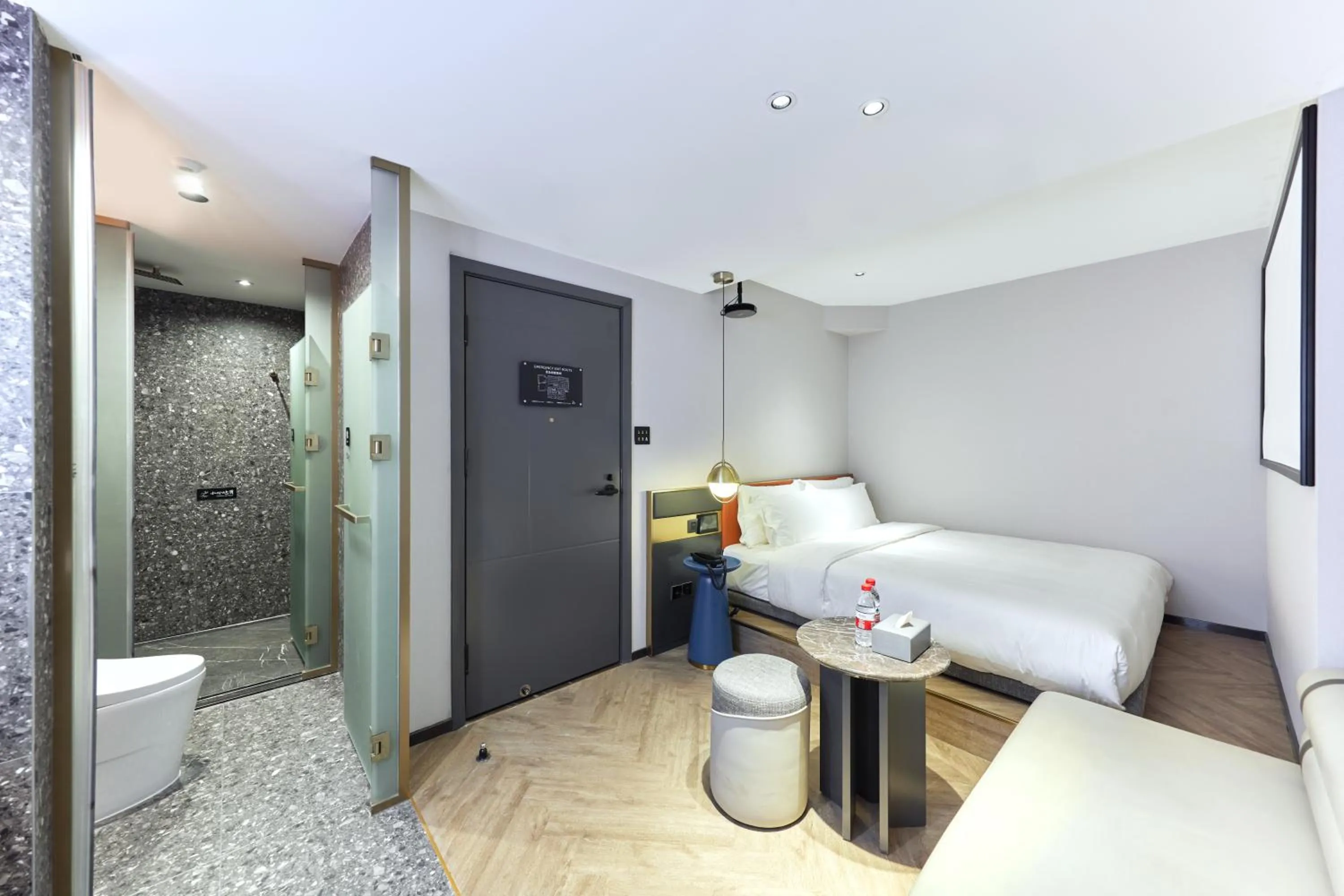 Bed in M Hotel - Beijing Tiananmen Square Qianmen Subway Station