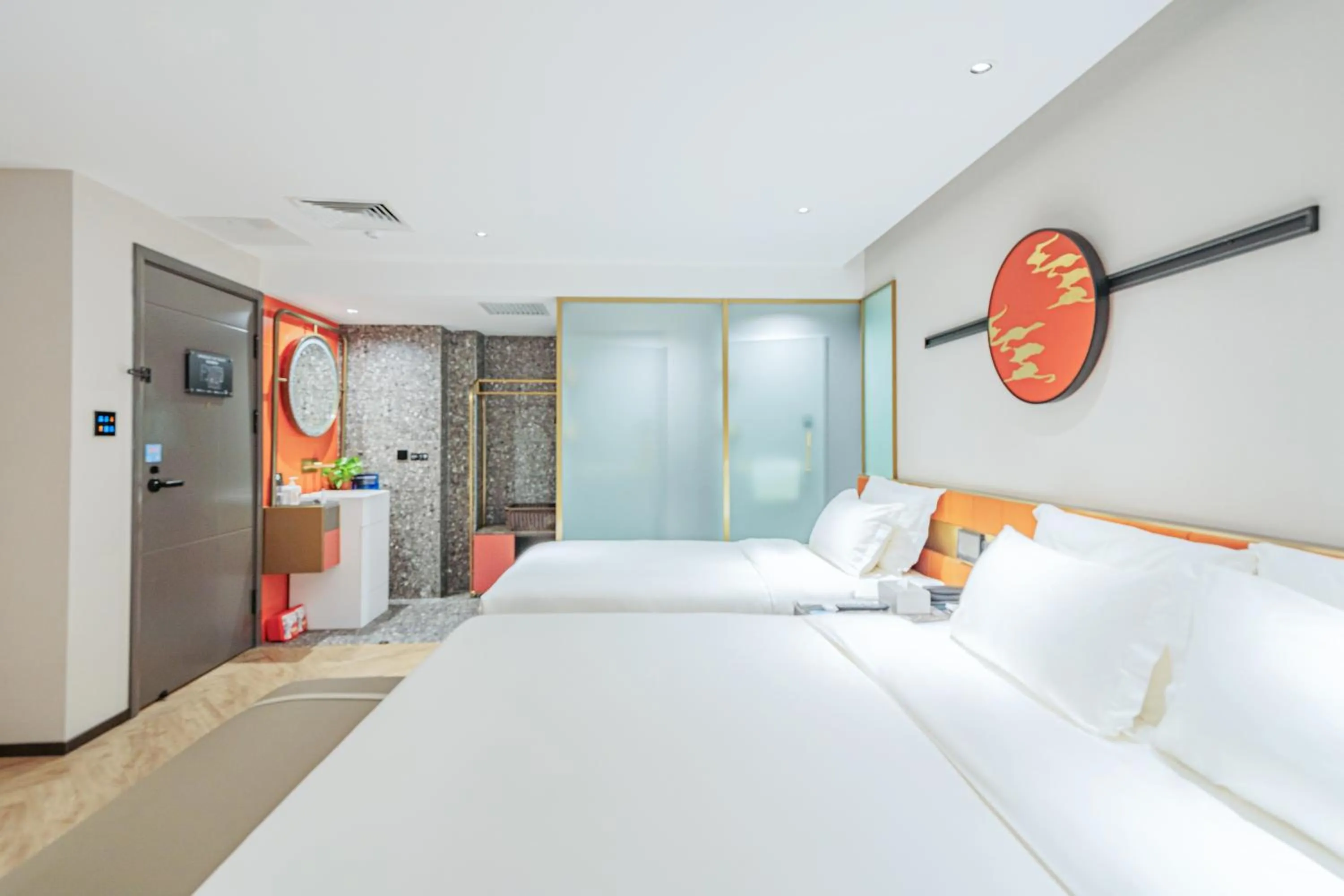 Bed in M Hotel - Beijing Tiananmen Square Qianmen Subway Station