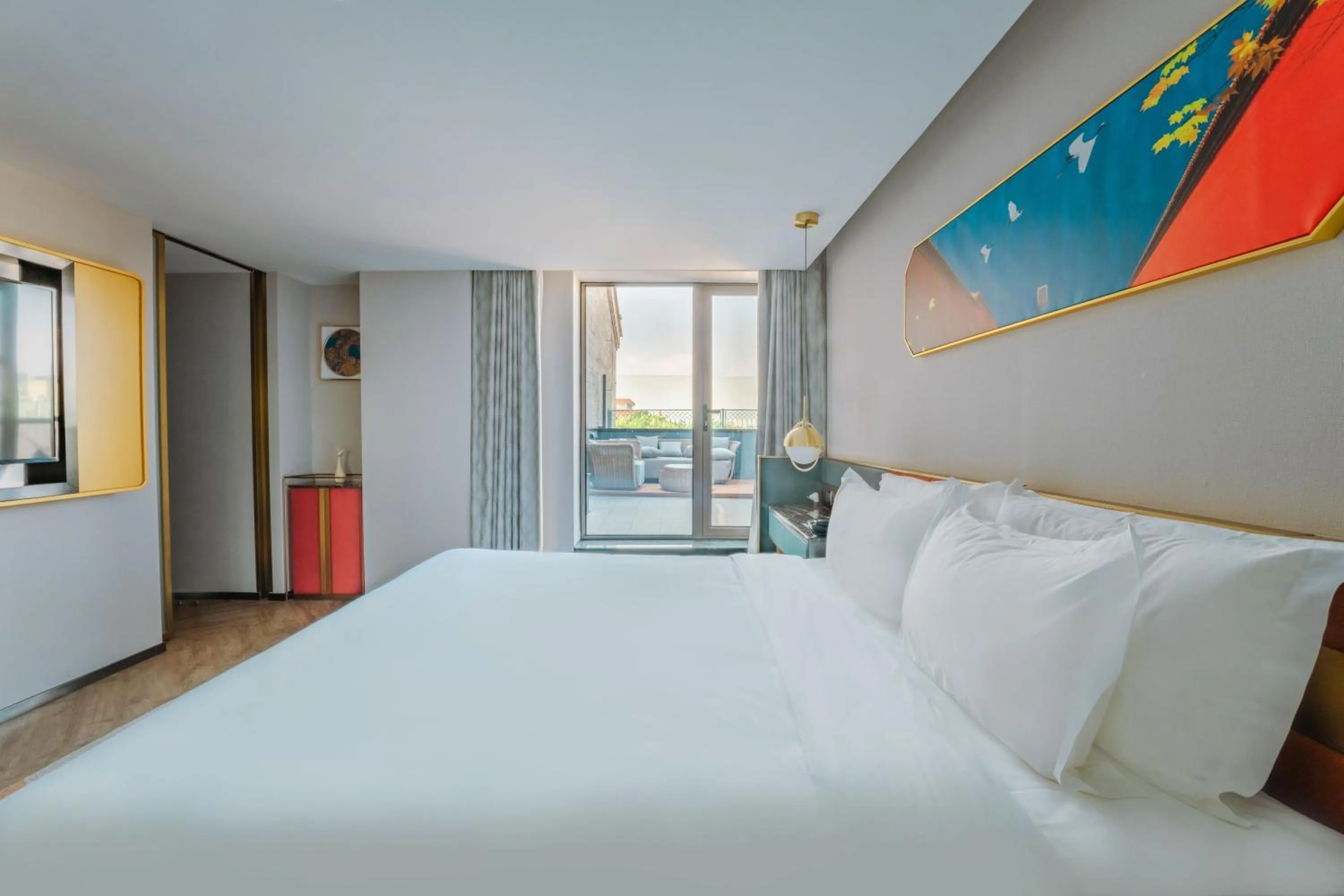 Bed in M Hotel - Beijing Tiananmen Square Qianmen Subway Station